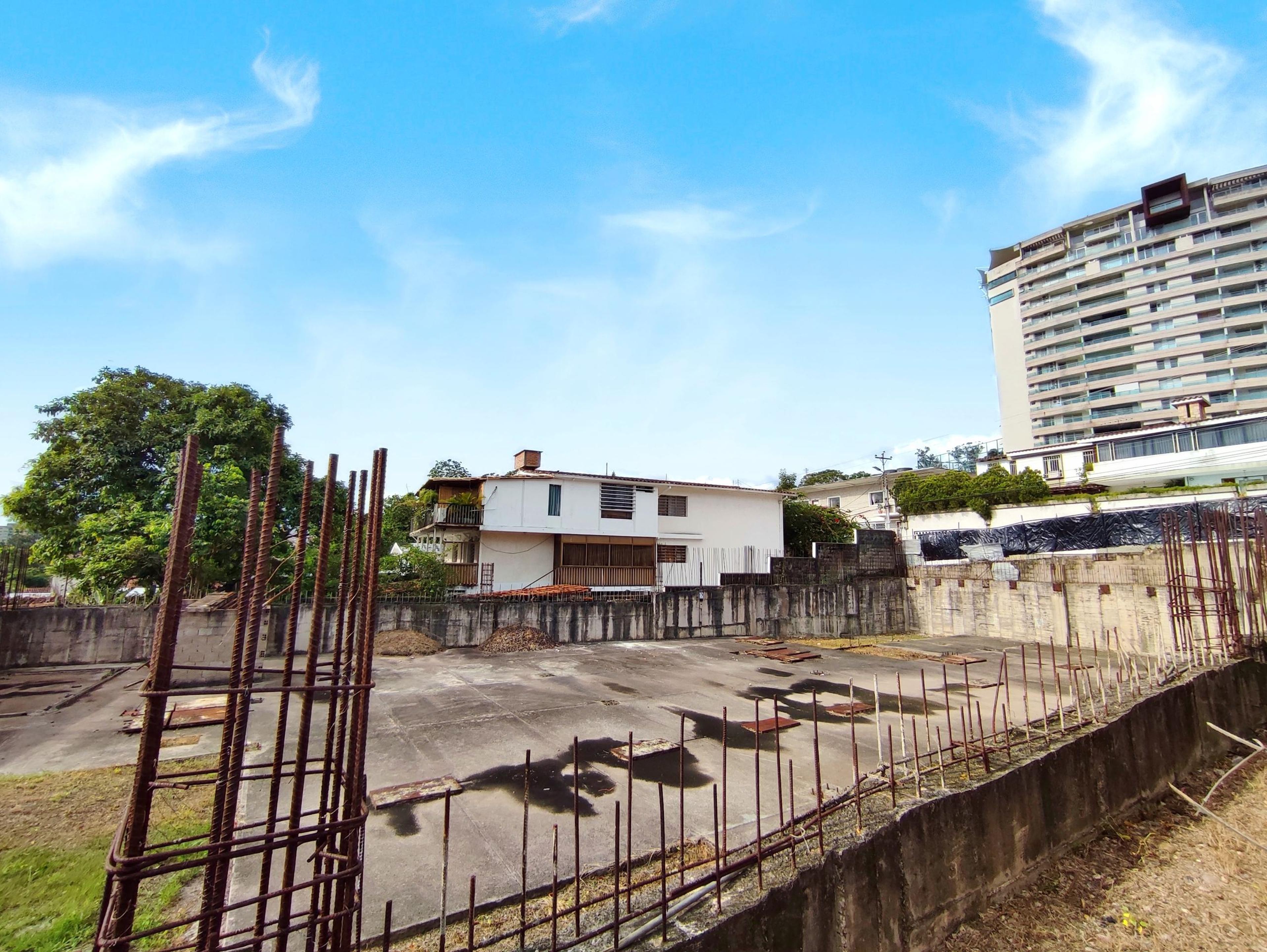 Terreno esquinero estratégico en Barrio Obrero con proyecto aprobado — foto 4
