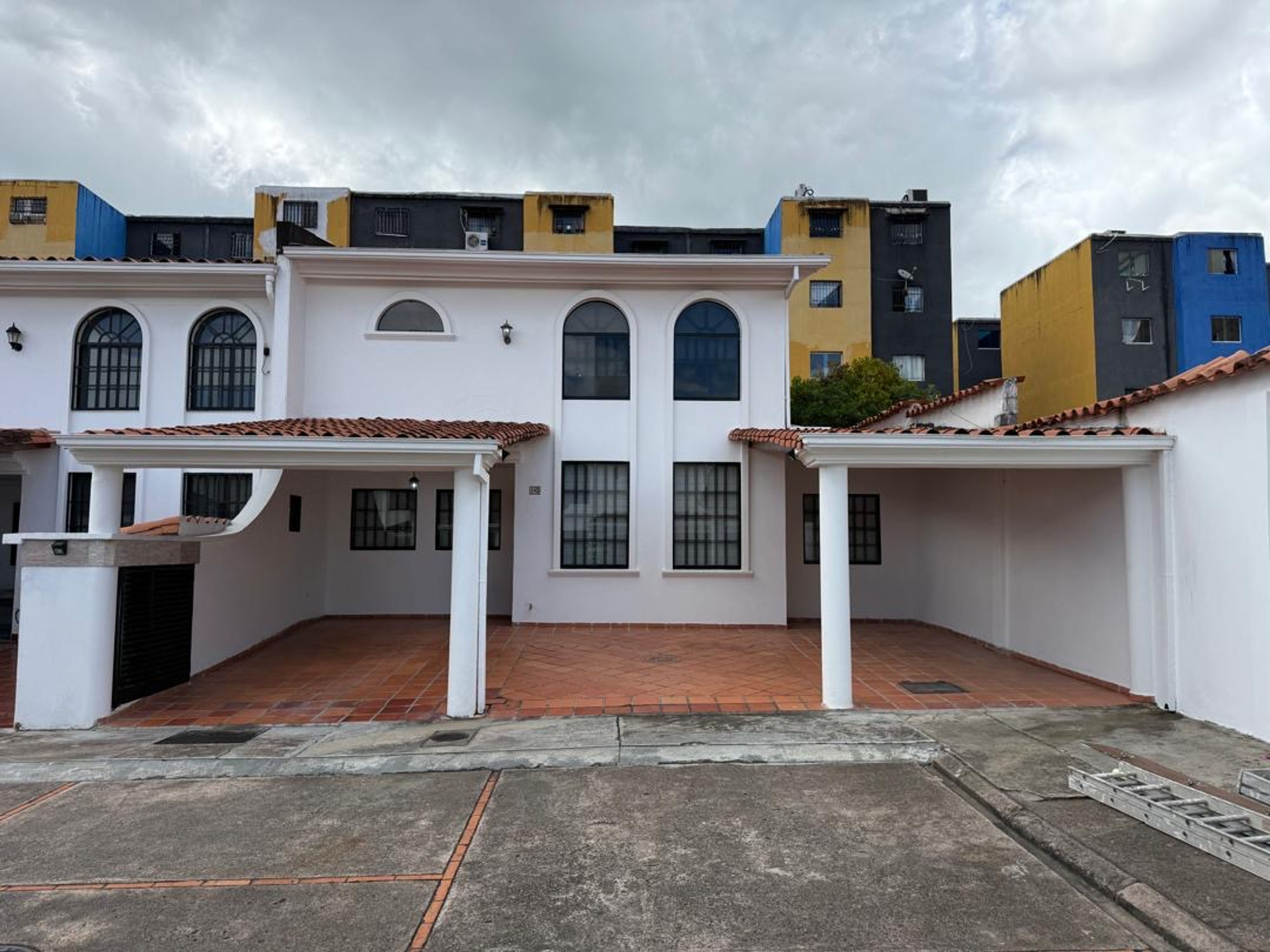 Casa semiamoblada en alquiler dentro de Residencias Doña Virginia — foto 1