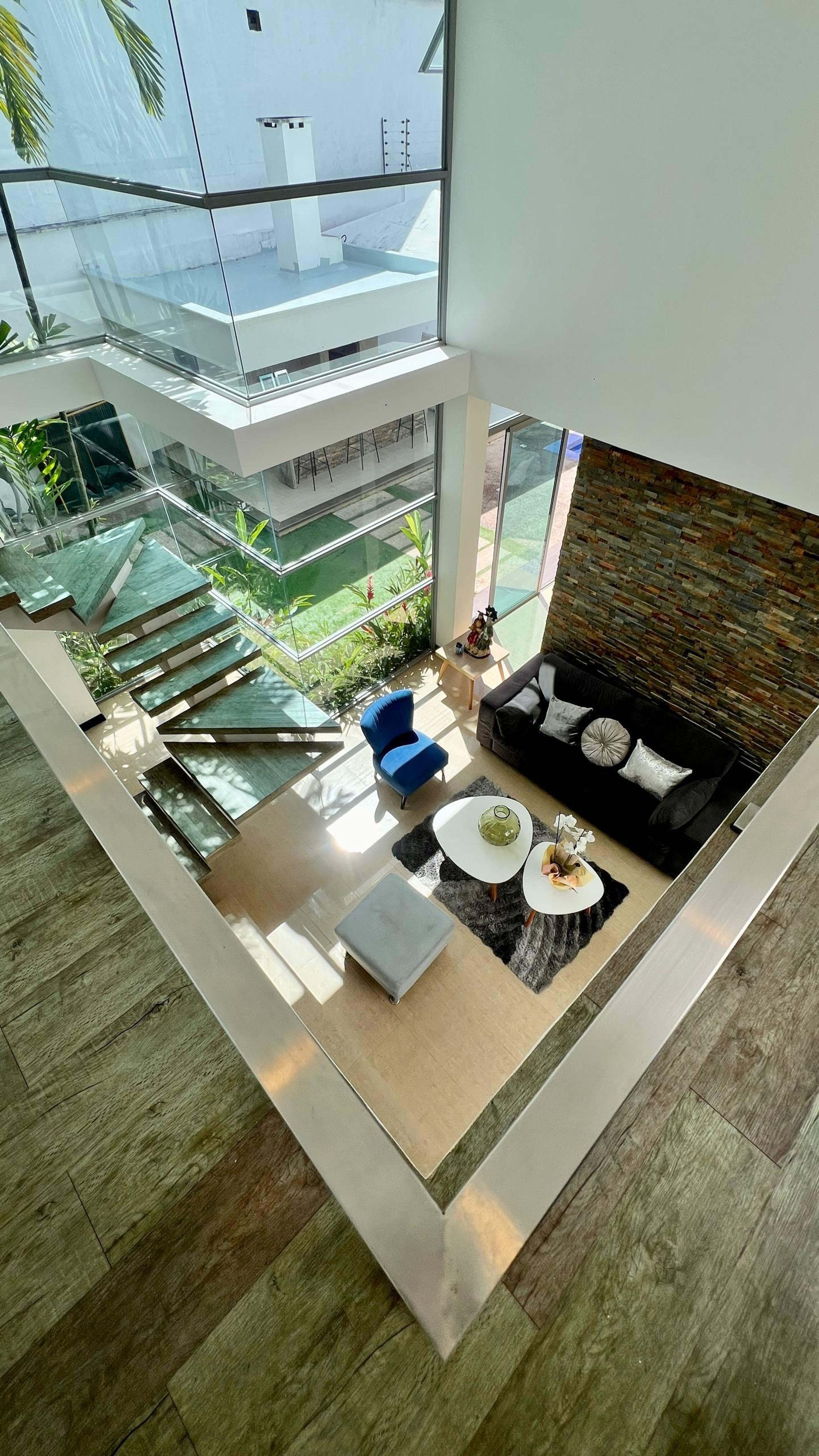 Casa moderna de 472 m² con piscina infinita y vista panorámica — foto 10