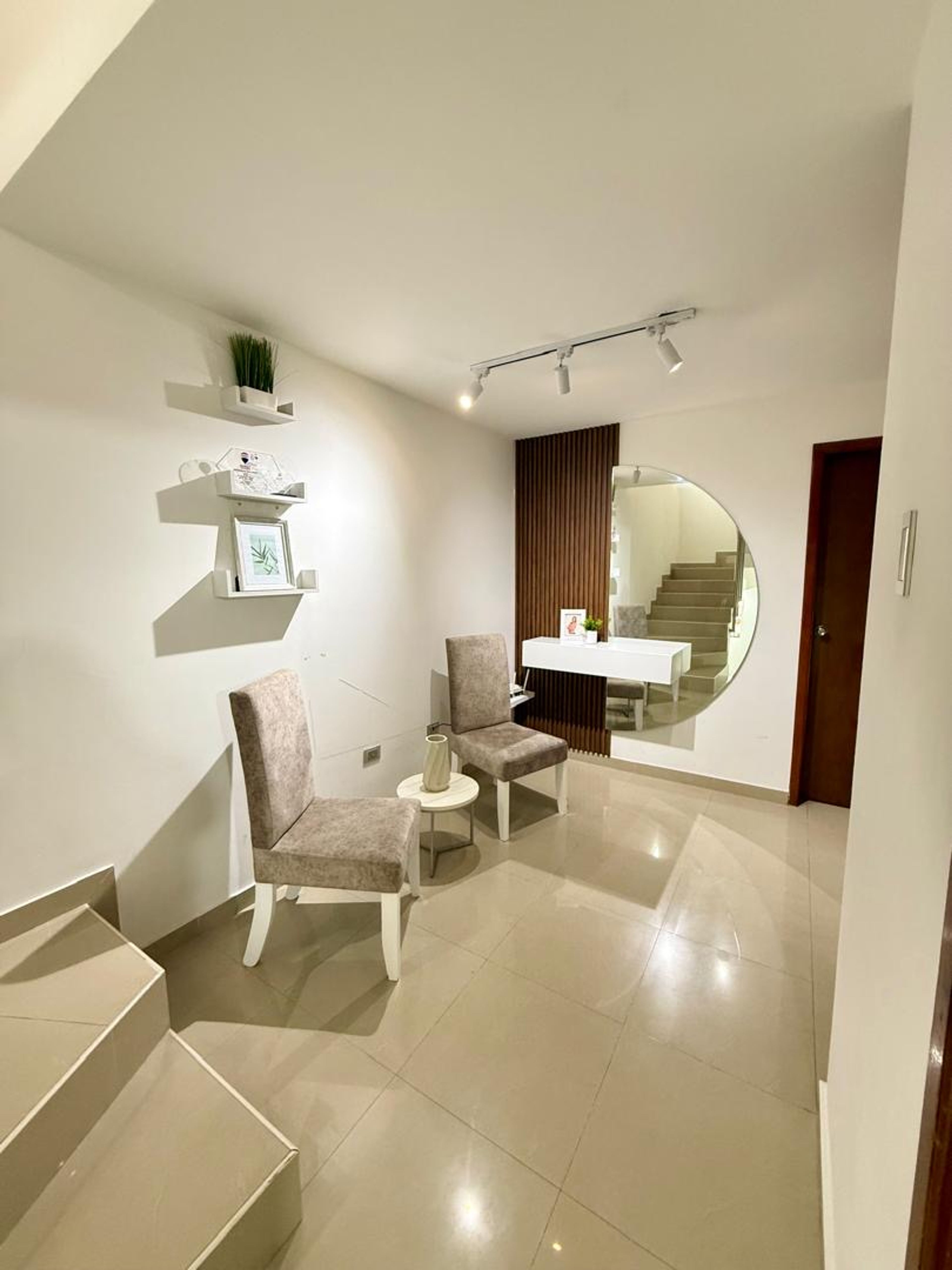 Casa moderna de 3 niveles en Terrazas de Pirineos — foto 6