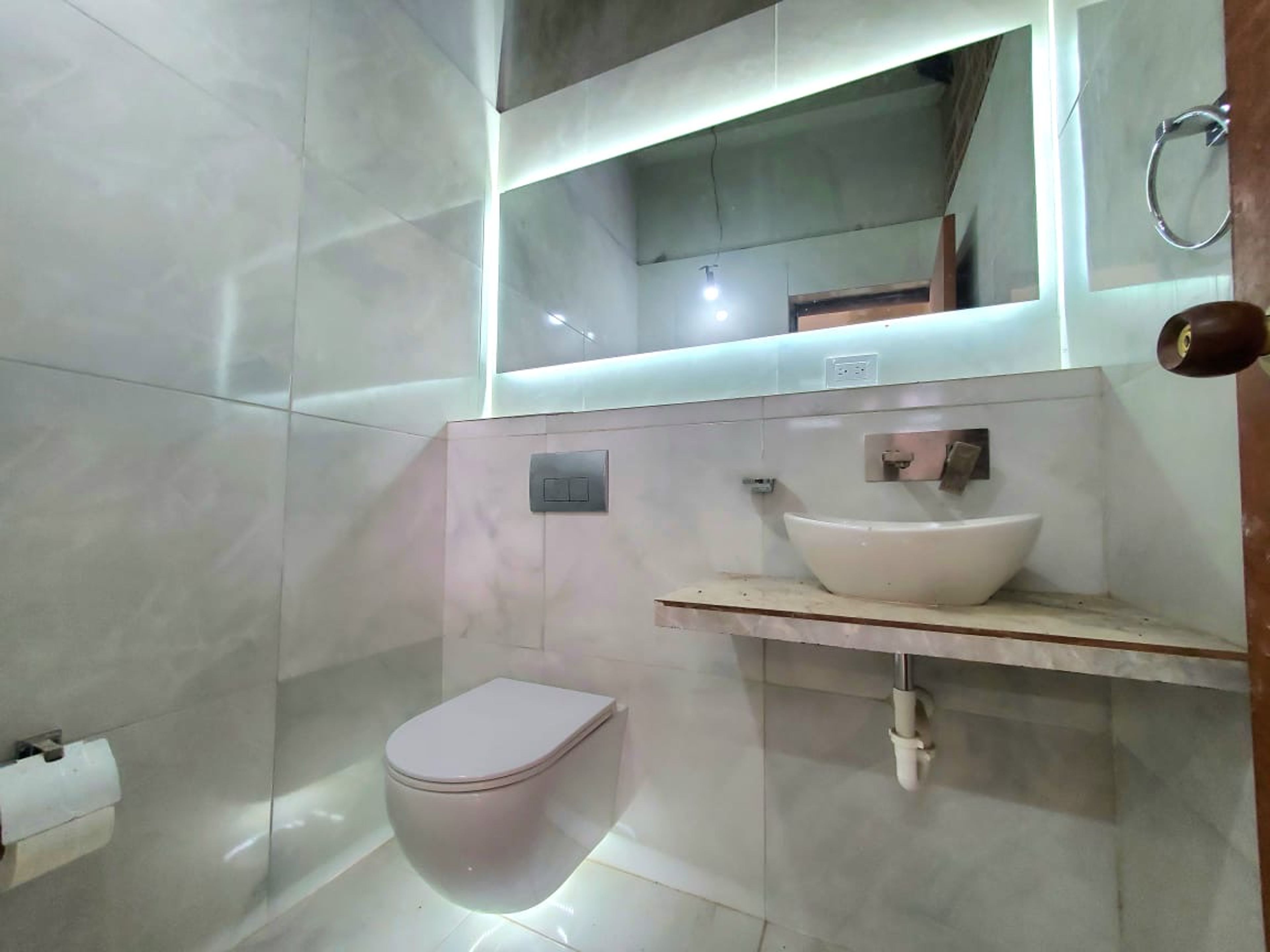 Casa doble propósito de 400 m² en Avenida Ferrero Tamayo para negocio y vivienda — foto 5