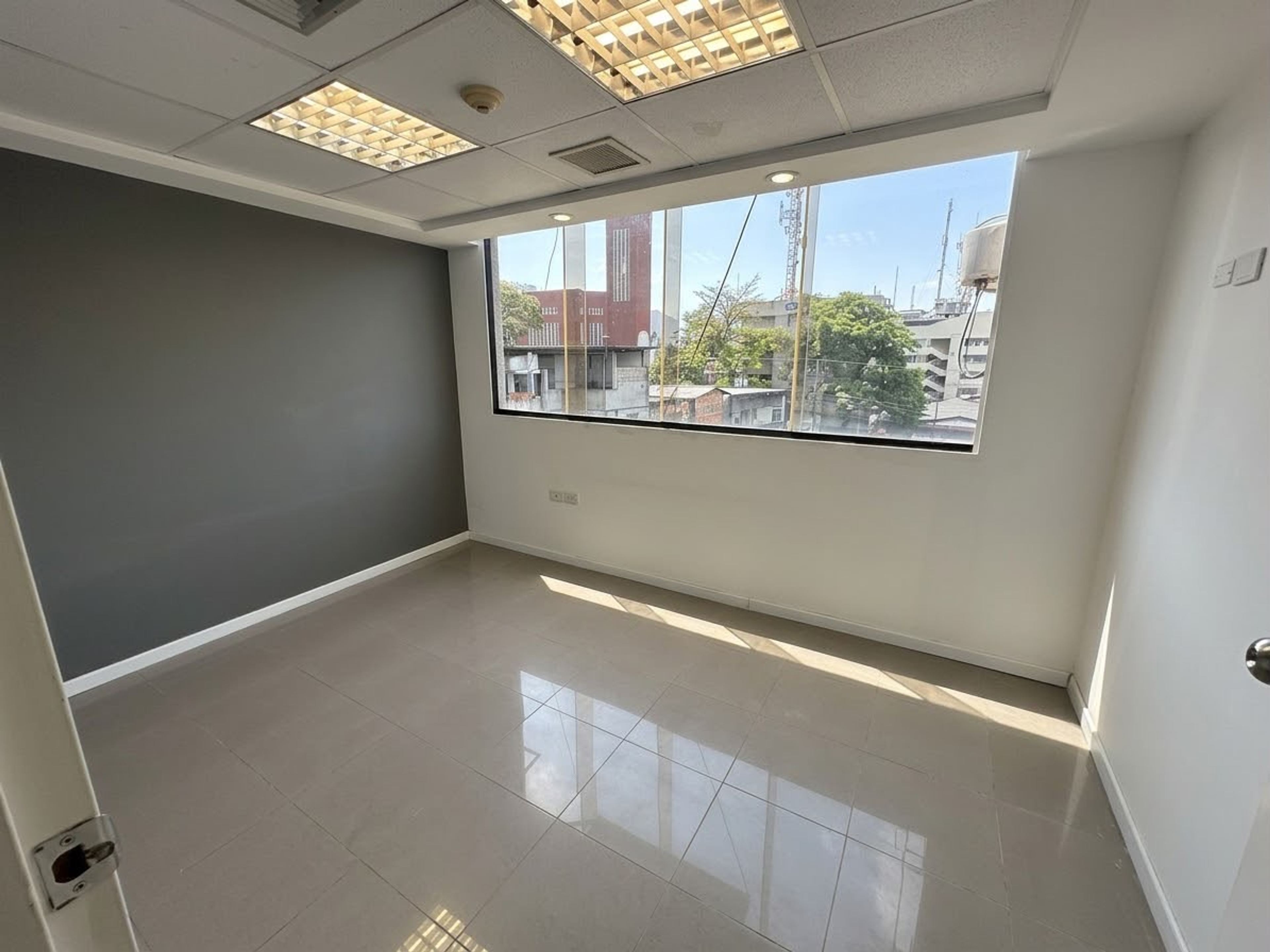 Oficina corporativa equipada en Torre Capeccio, Barrio Obrero — foto 8