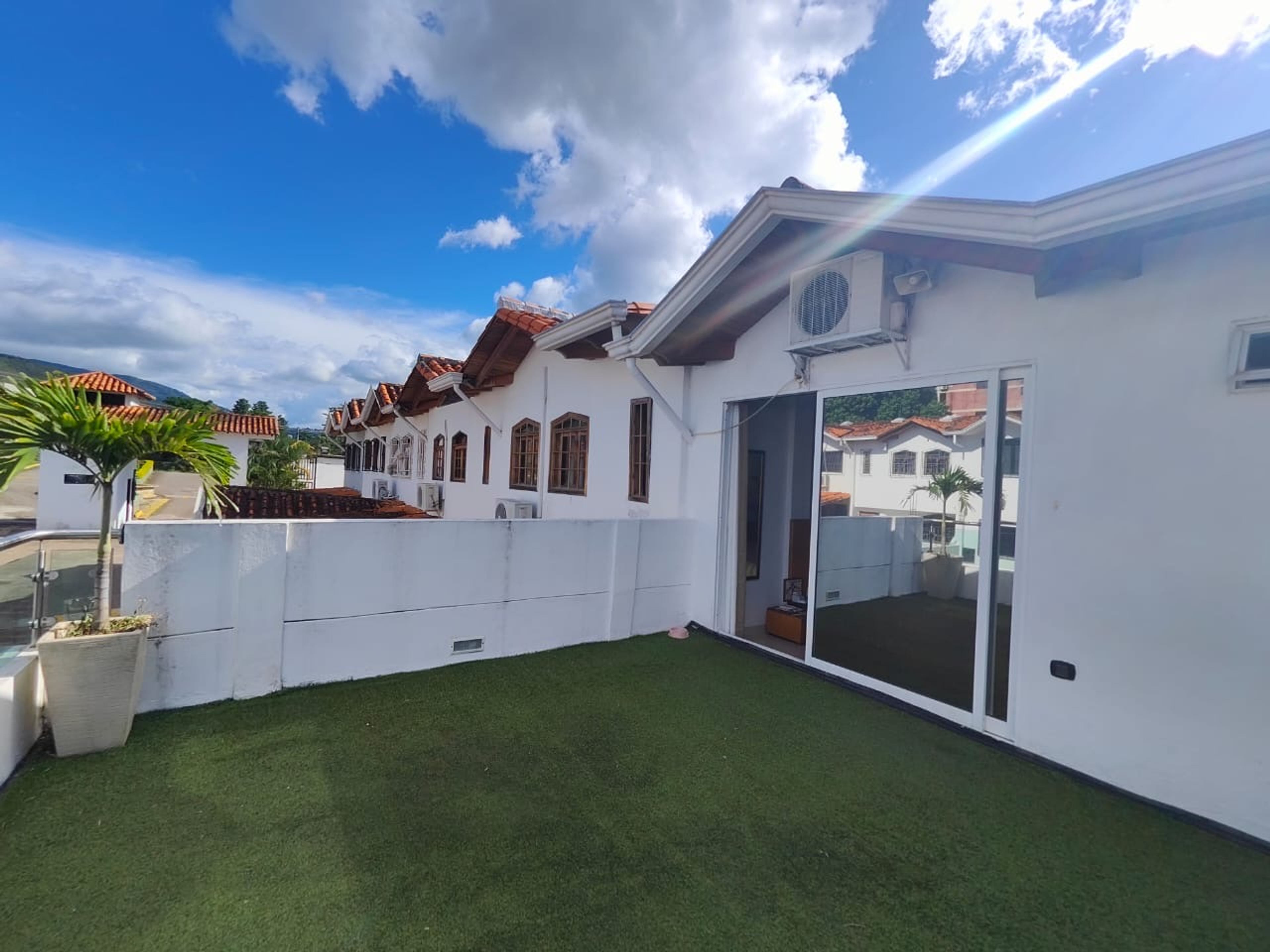 Casa de 200 m² con piscina y apartaestudio en Urb. Laureles de la Castellana — foto 8