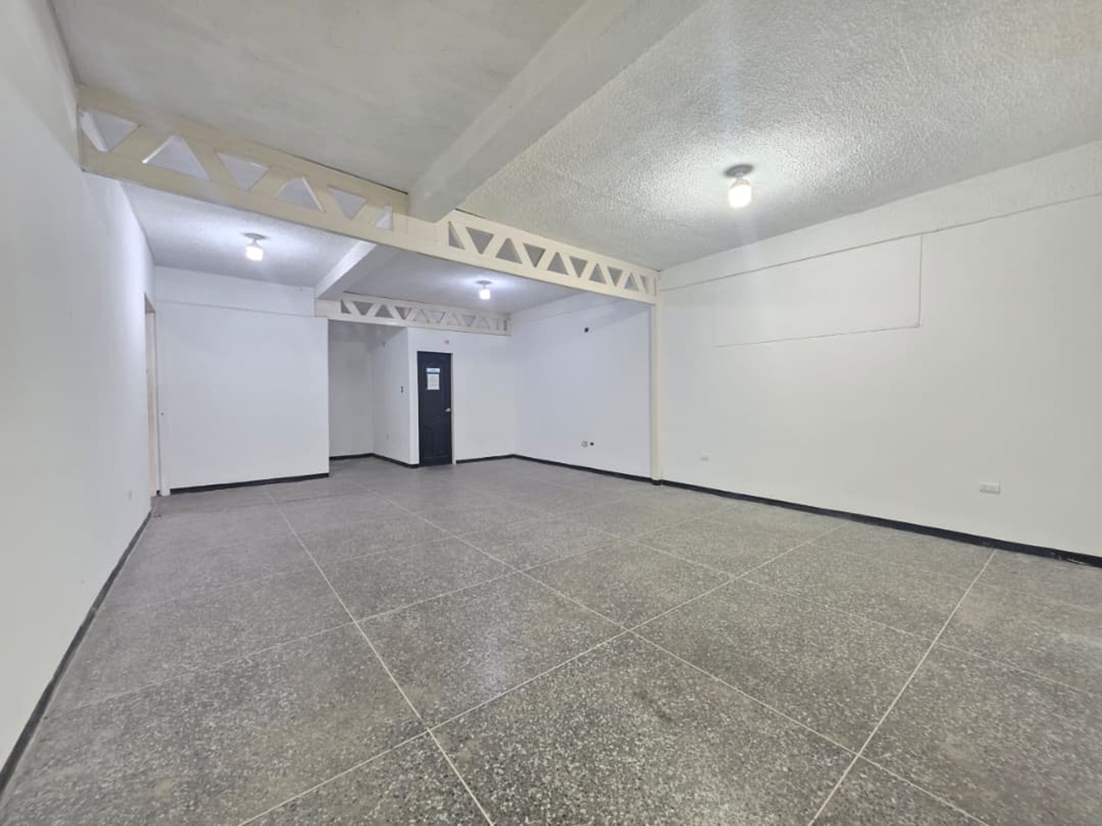 Edificio comercial estratégico en la vía principal de Santa Teresa, Barrio Bolívar — foto 8