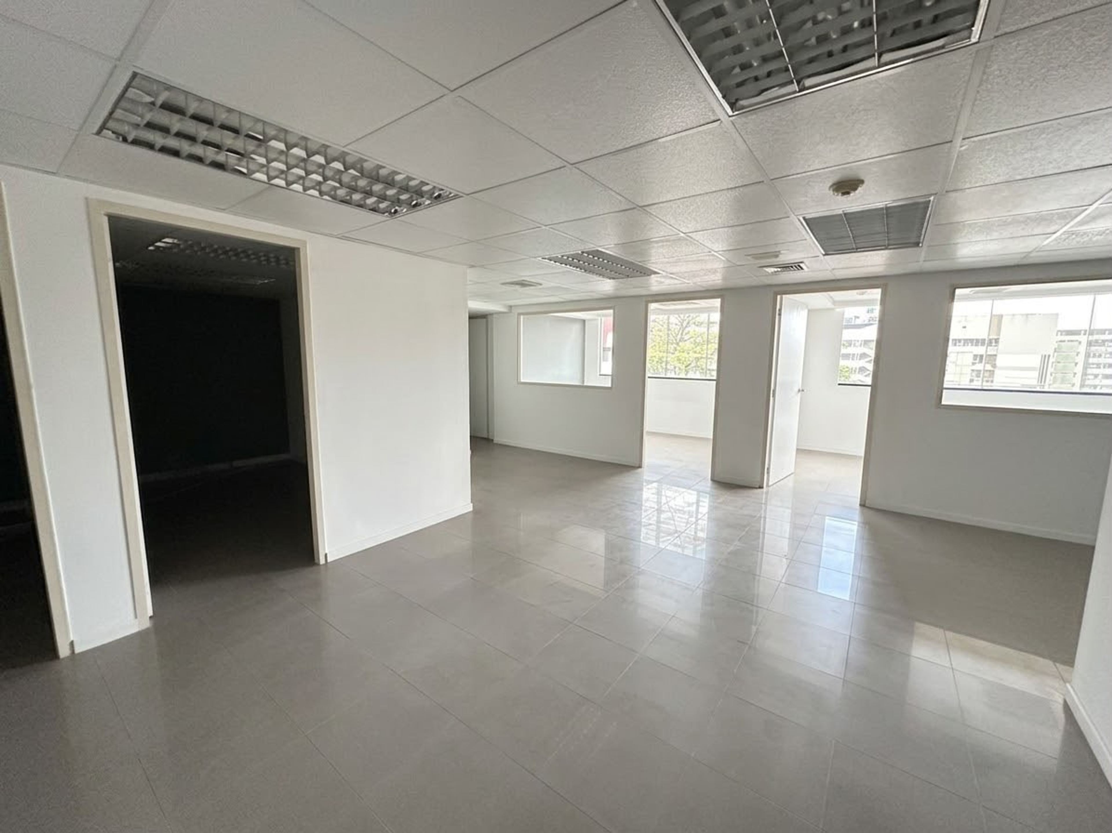 Oficina corporativa equipada en Torre Capeccio, Barrio Obrero — foto 2