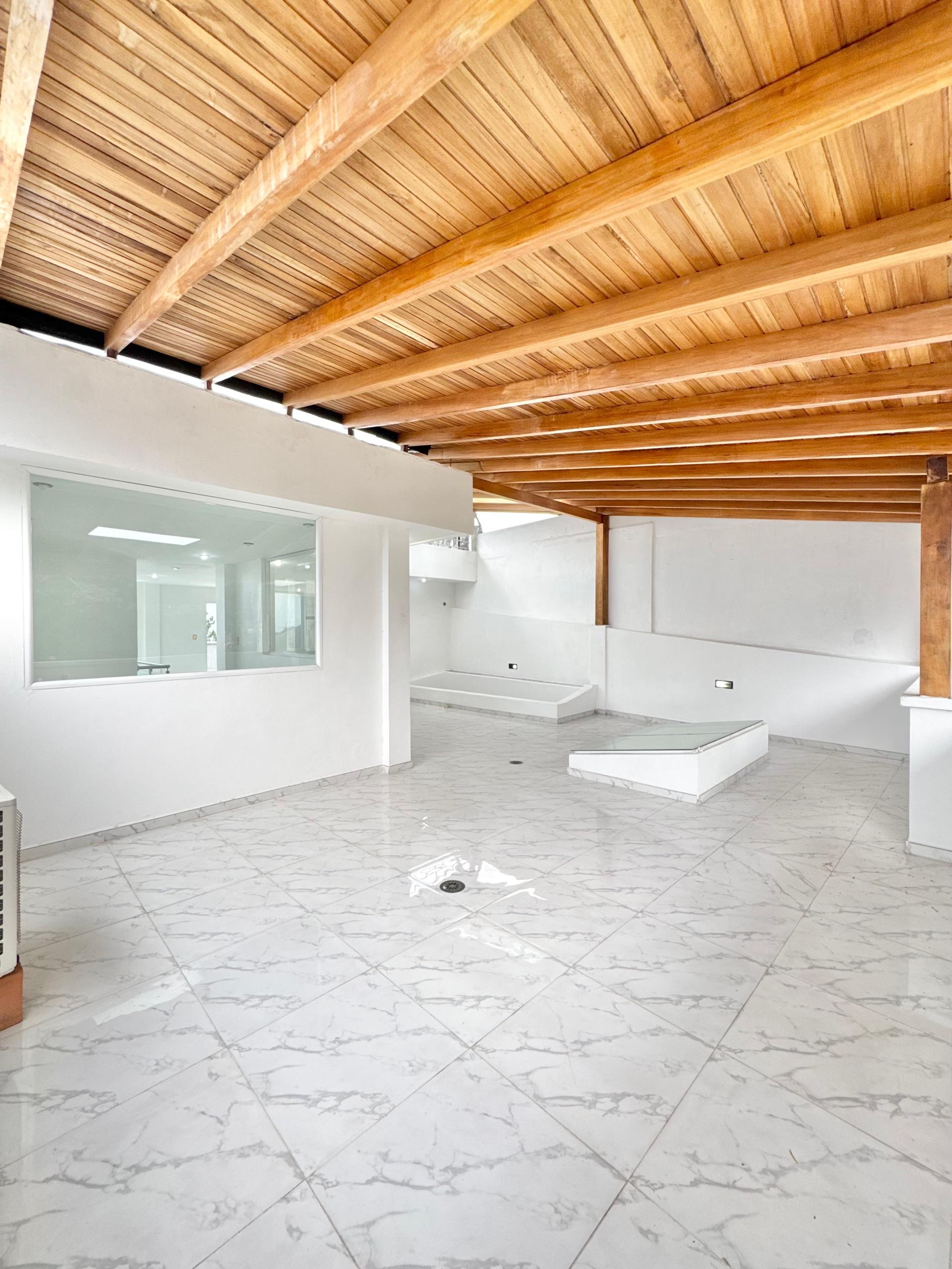 Casa moderna de 800 m² con piscina y 5 niveles en Urbanización Colinas de Pirineos — foto 4