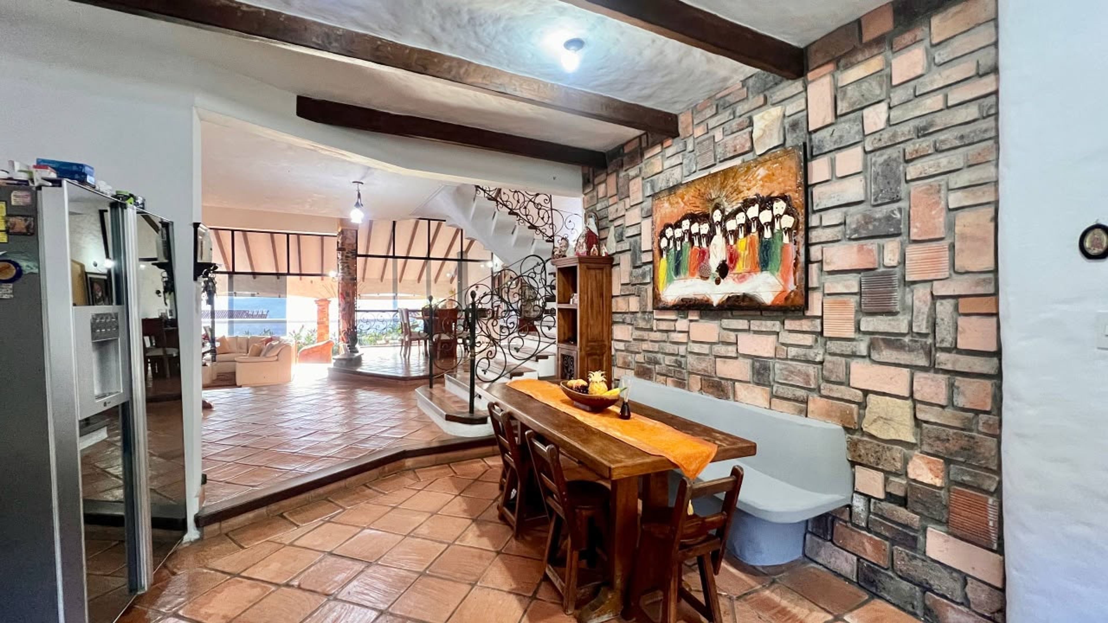Imponente residencia de 560 m² con terraza y jardín en Colinas de Pirineos — foto 6
