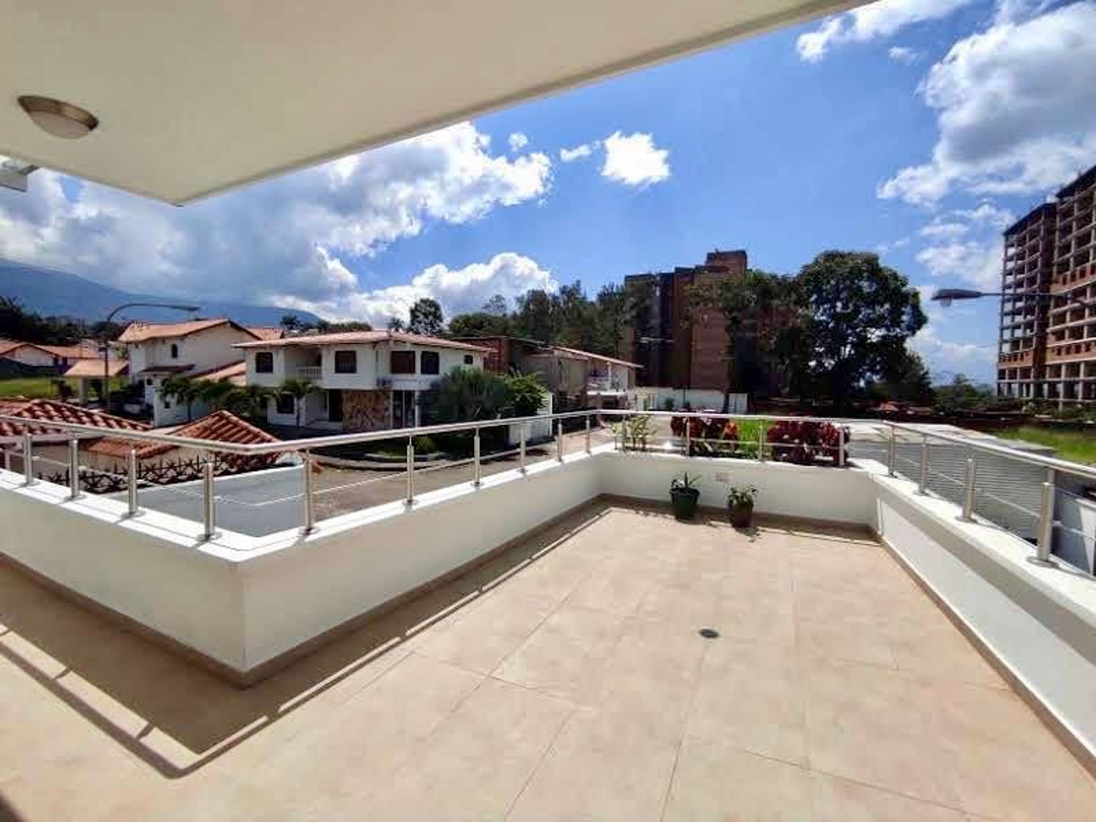 Casa de lujo amoblada de 483 m² con gimnasio y área social en Urbanización Los Samanes — foto 9