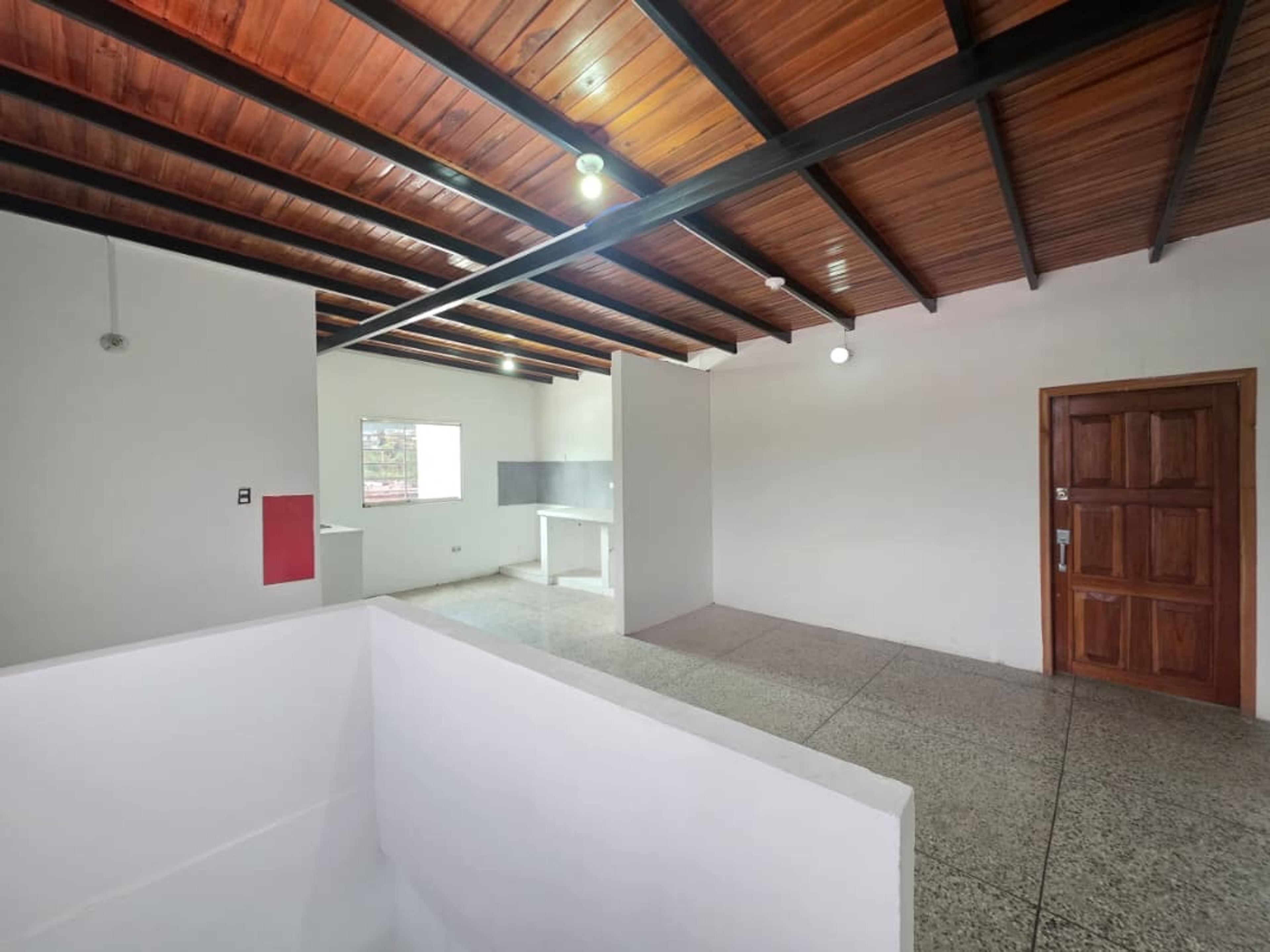 Edificio comercial estratégico en la vía principal de Santa Teresa, Barrio Bolívar — foto 9