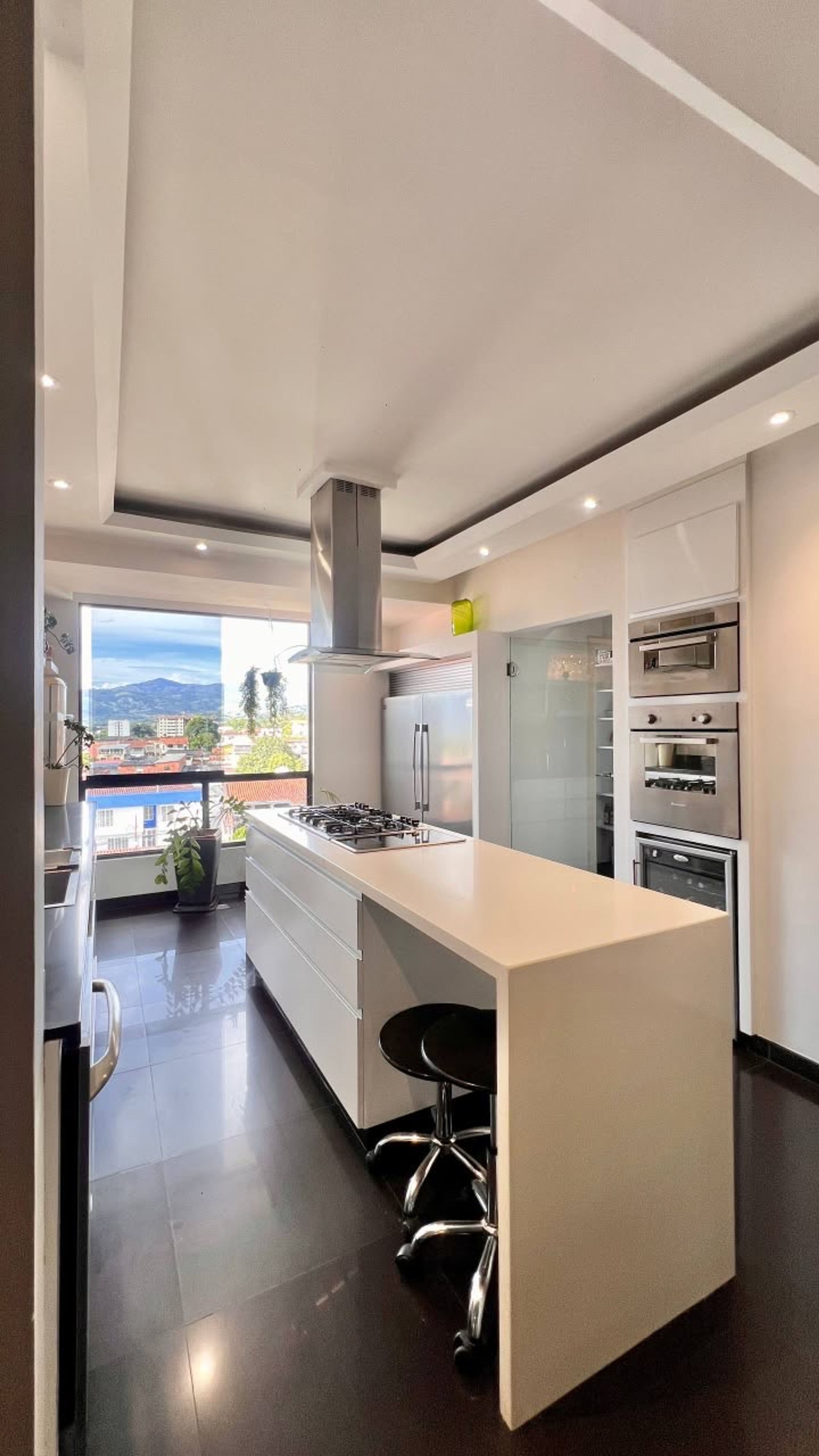 Exclusivo apartamento con vistas panorámicas y amplios espacios en Pueblo Nuevo — foto 5
