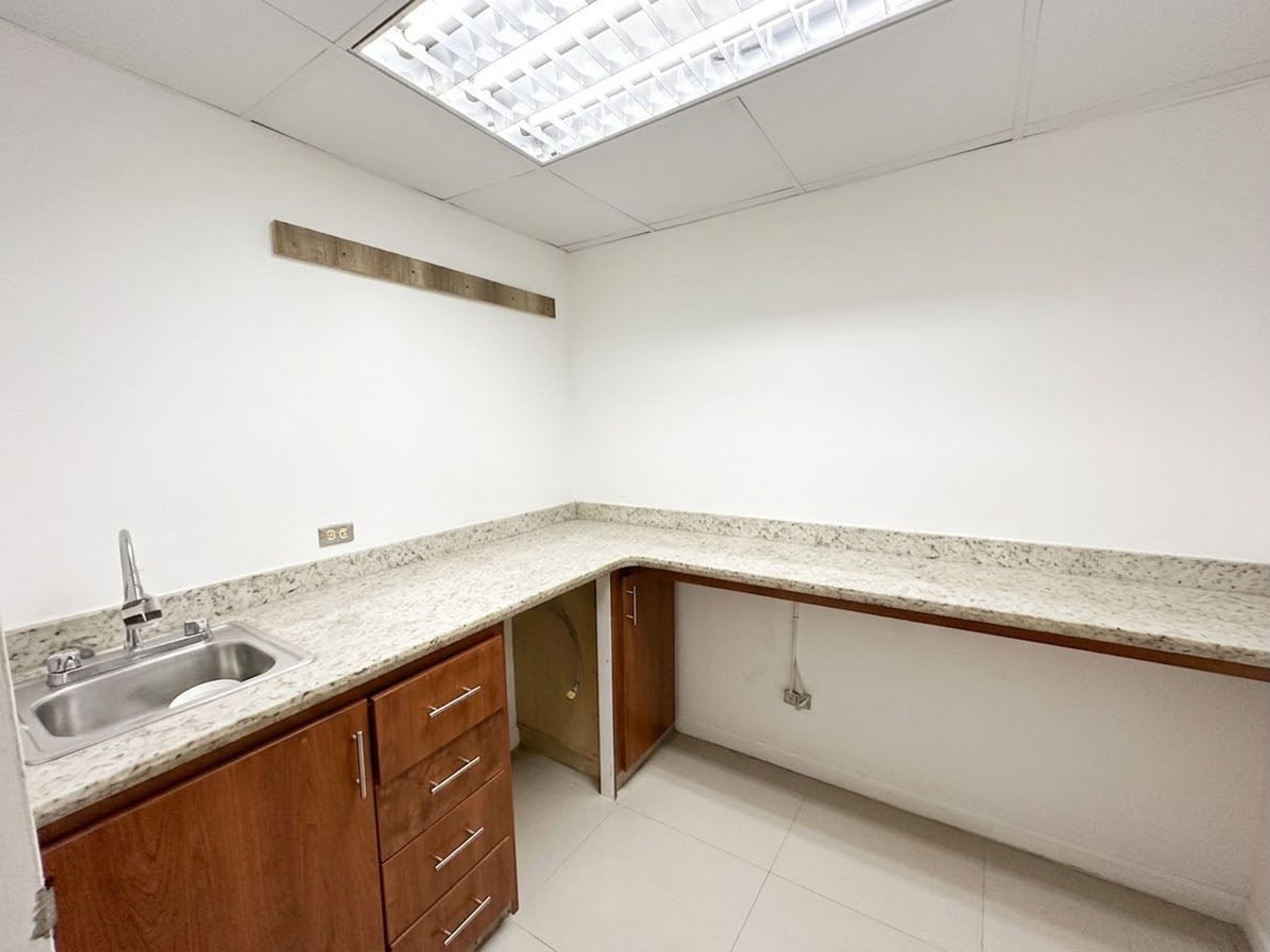 Oficina corporativa equipada en Torre Capeccio, Barrio Obrero — foto 4
