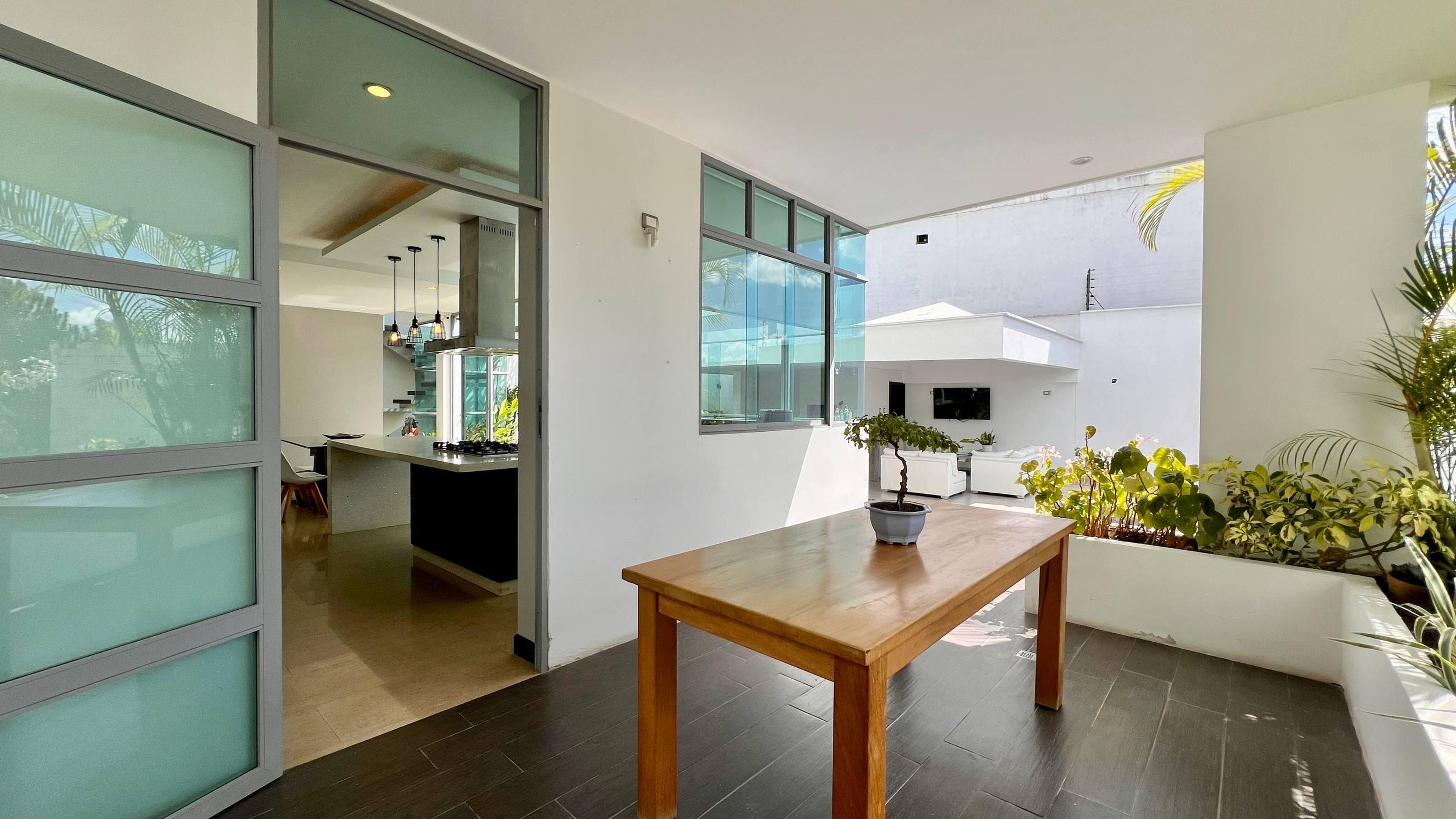 Casa moderna de 472 m² con piscina infinita y vista panorámica — foto 9