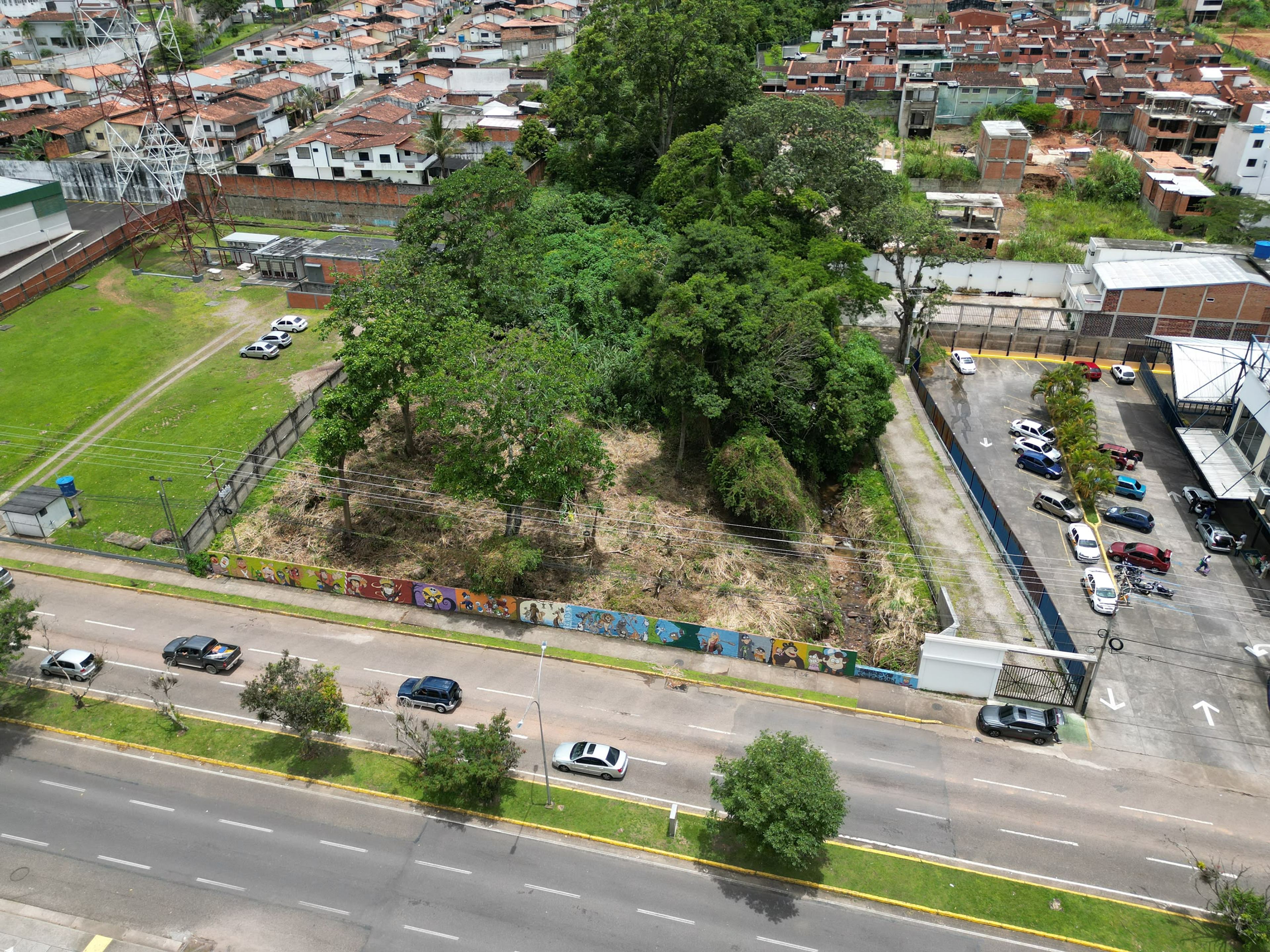 Terreno comercial de 415 m² con frente directo en la Avenida Rotaria — foto 5