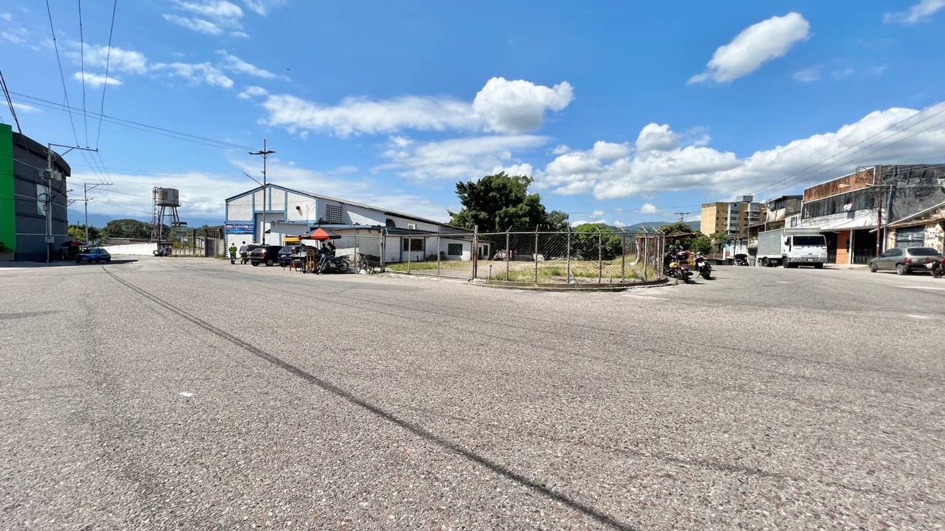 Galpones y complejo comercial de gran escala en La Concordia — foto 2