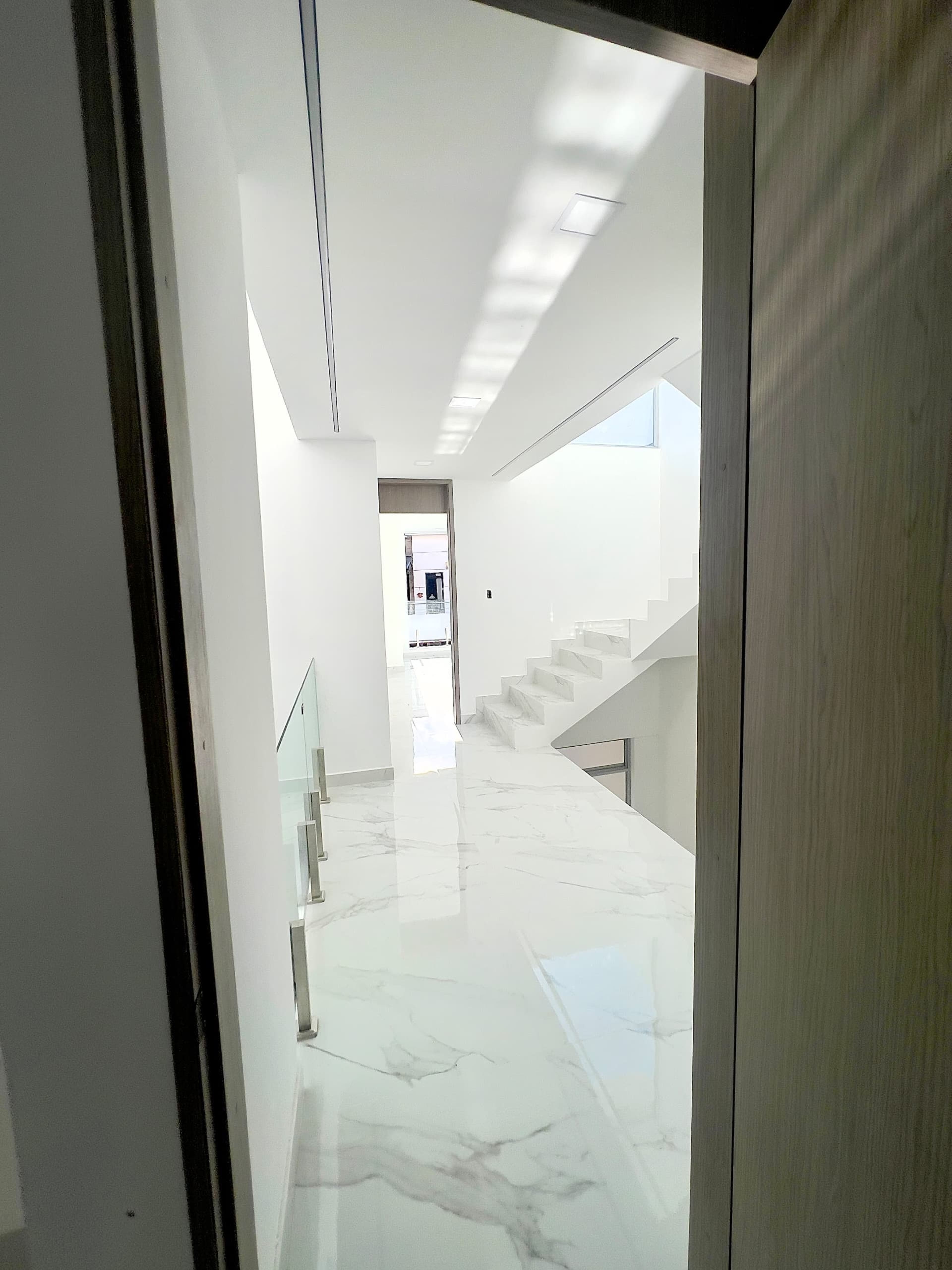 Residencia a estrenar de tres niveles con terraza en Las Acacias — foto 4