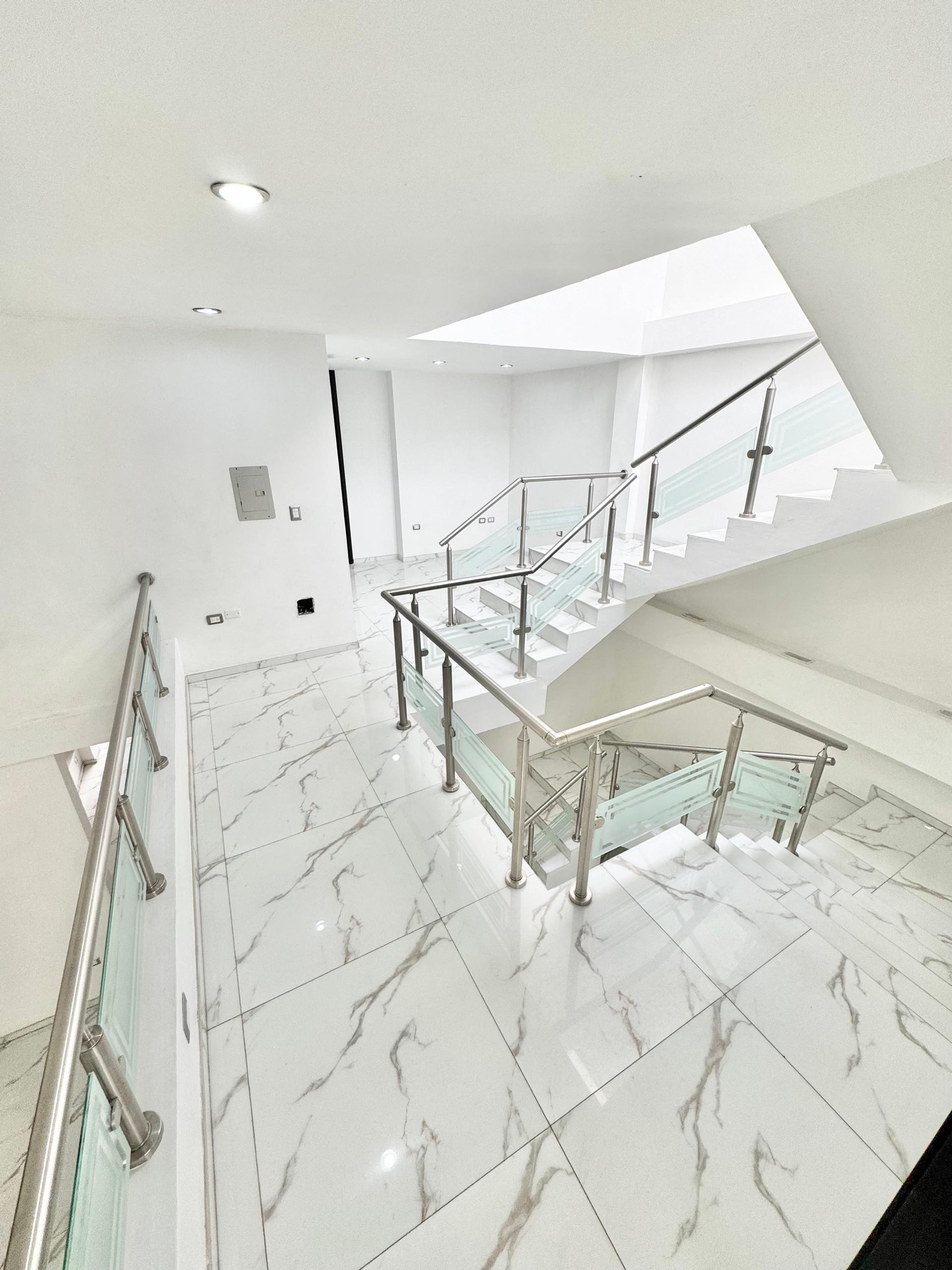 Casa moderna de 800 m² con piscina y 5 niveles en Urbanización Colinas de Pirineos — foto 9