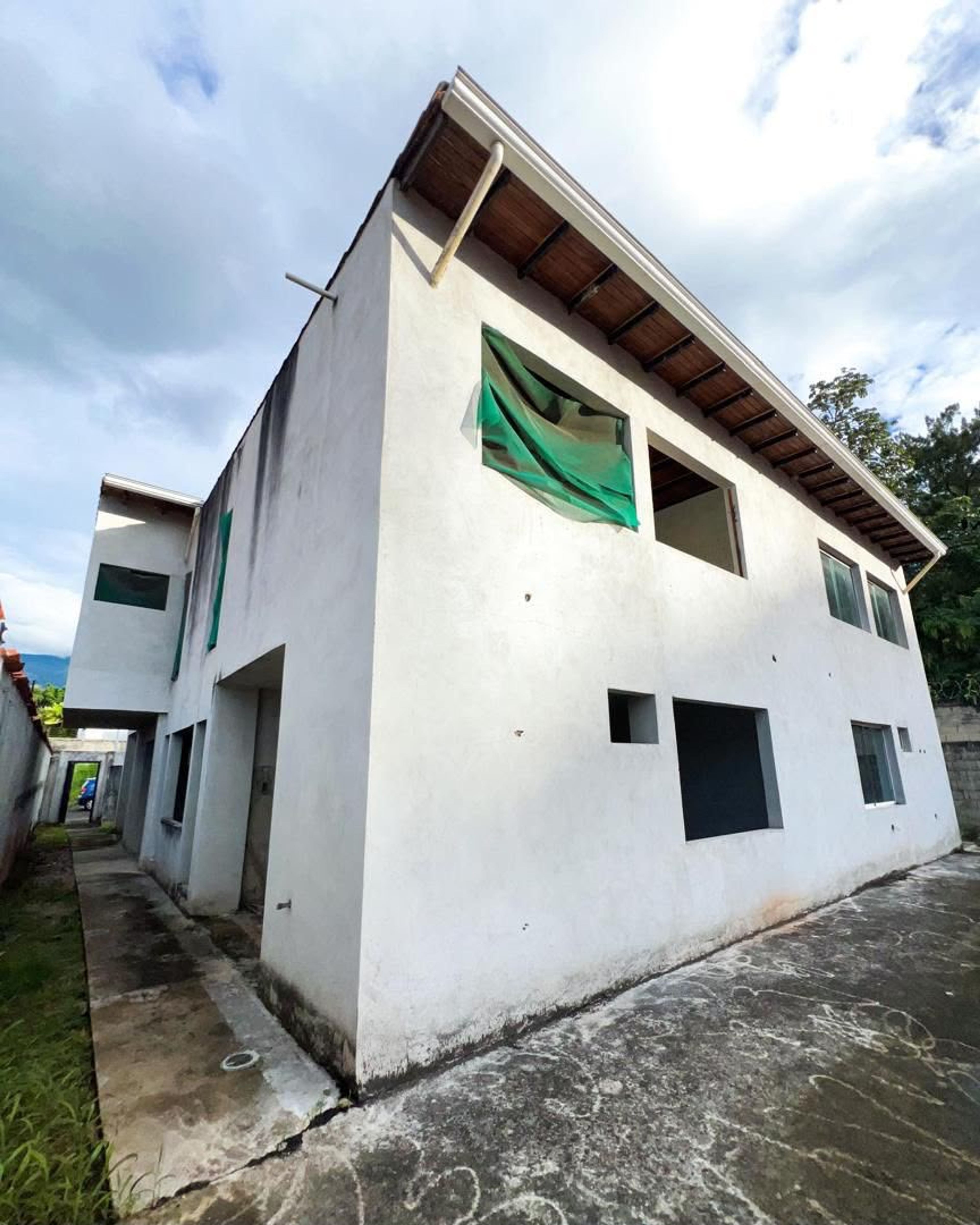 Dos residencias en obra blanca dentro de amplia parcela — foto 3