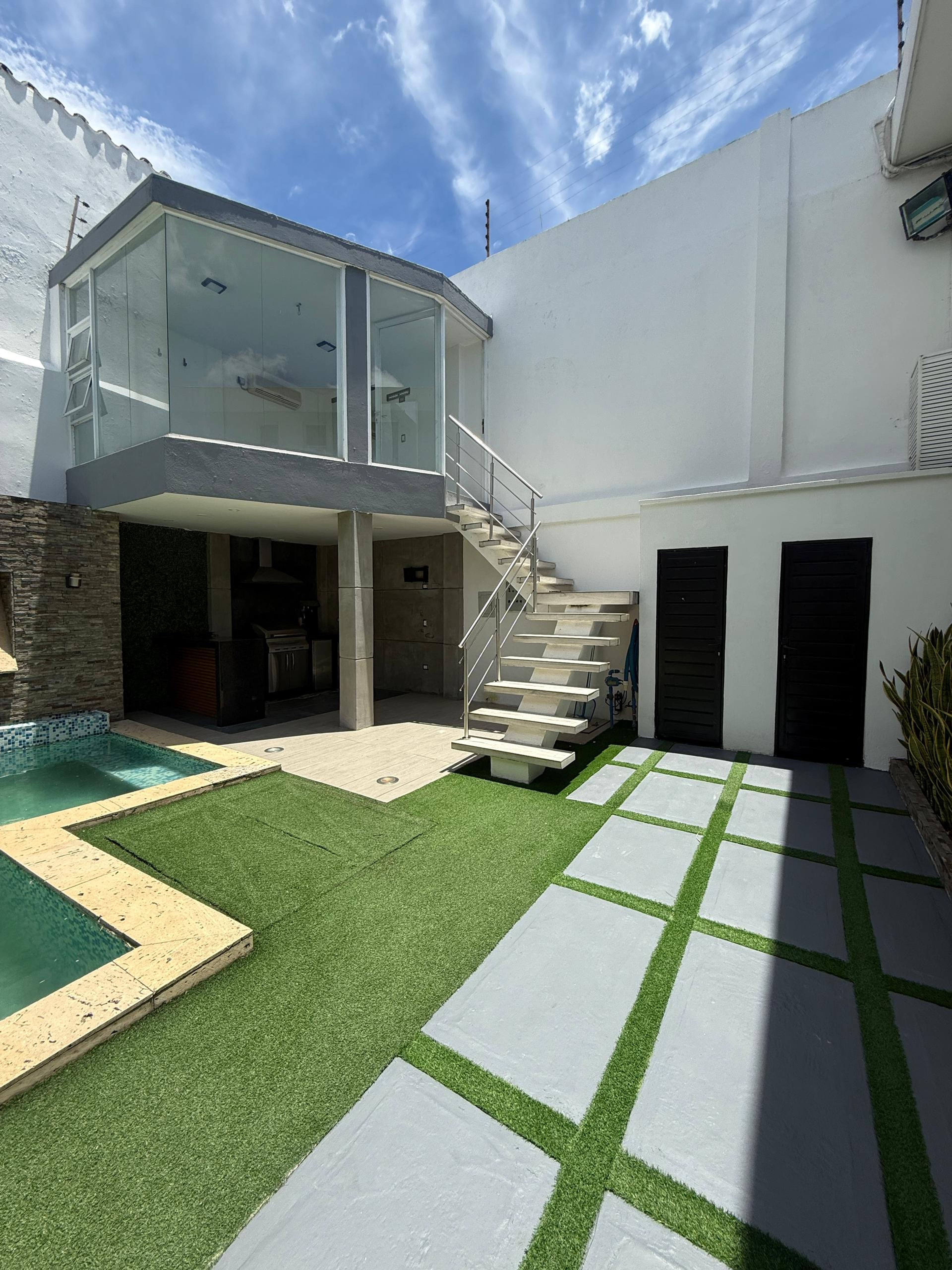 Casa de lujo en Urb. Colinas de Pirineos con piscina  — foto 13