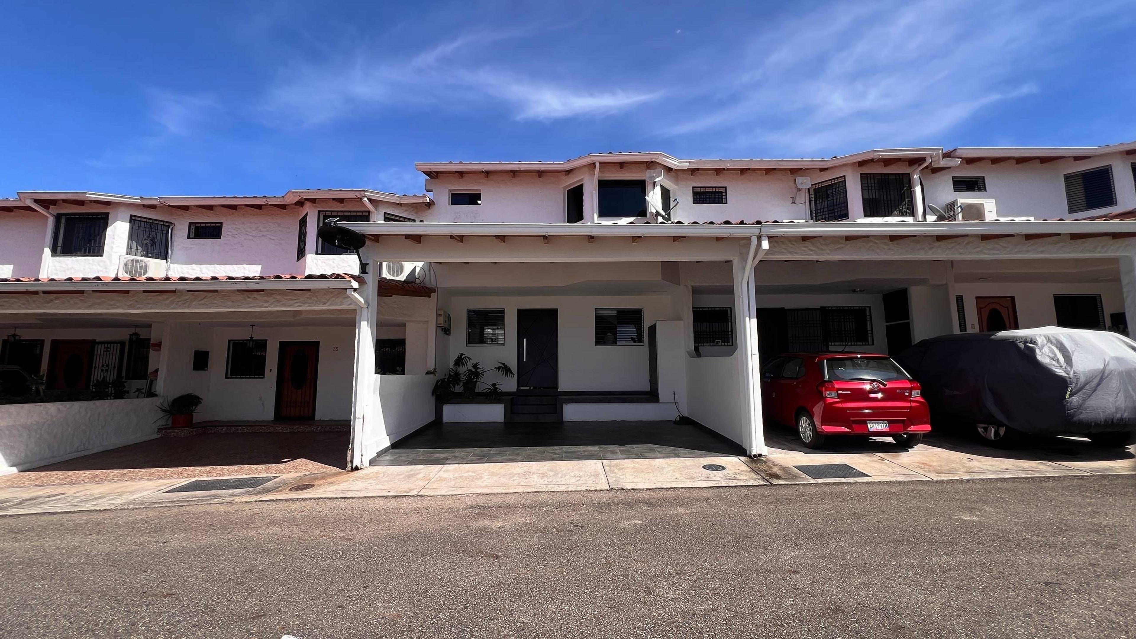Casa o TownHouse en Avenida Ferrero Tamayo, San Cristóbal — foto 1