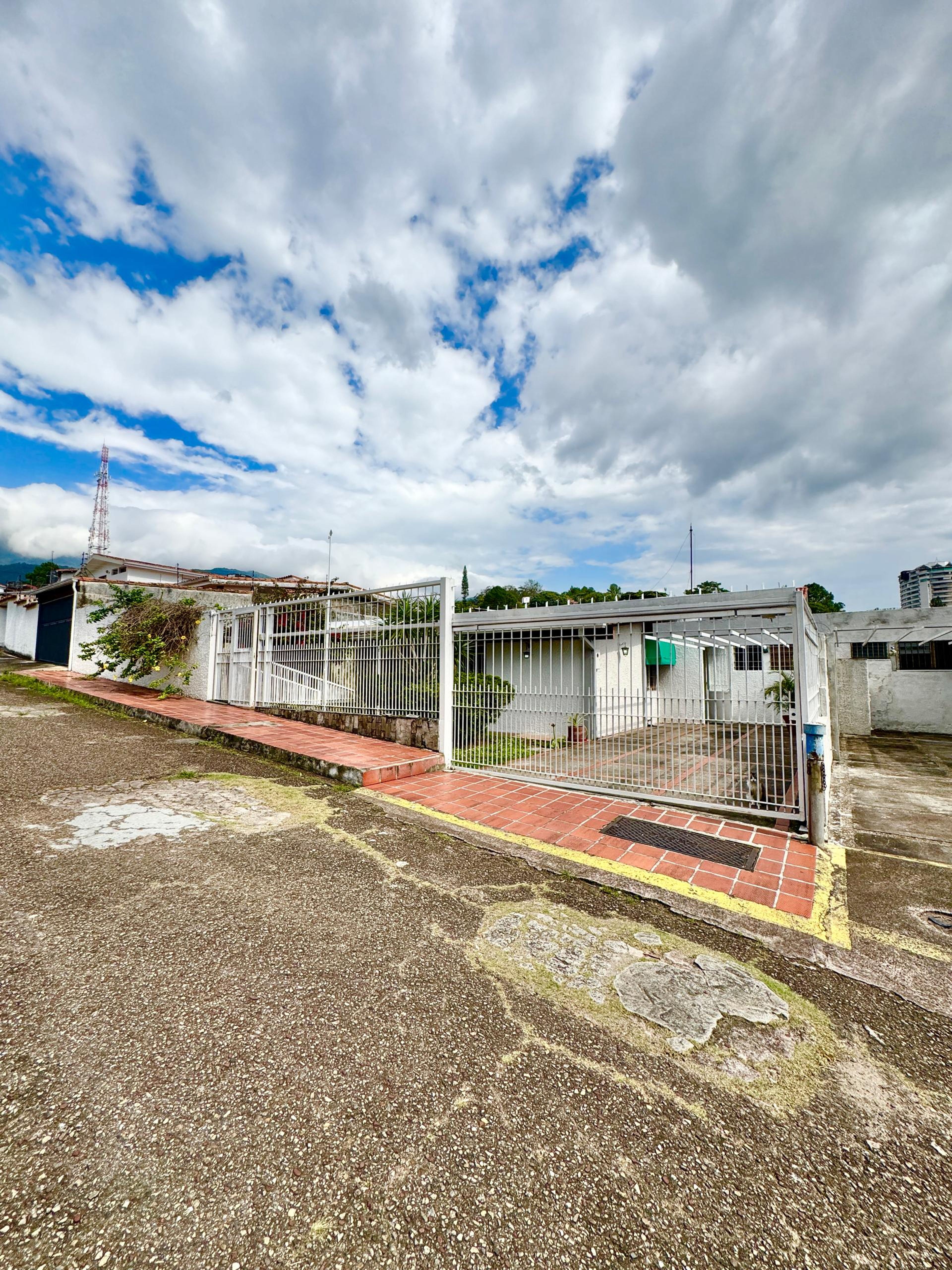 Casa de un solo nivel con amplios jardines y terraza en la Avenida Carabobo — foto 15