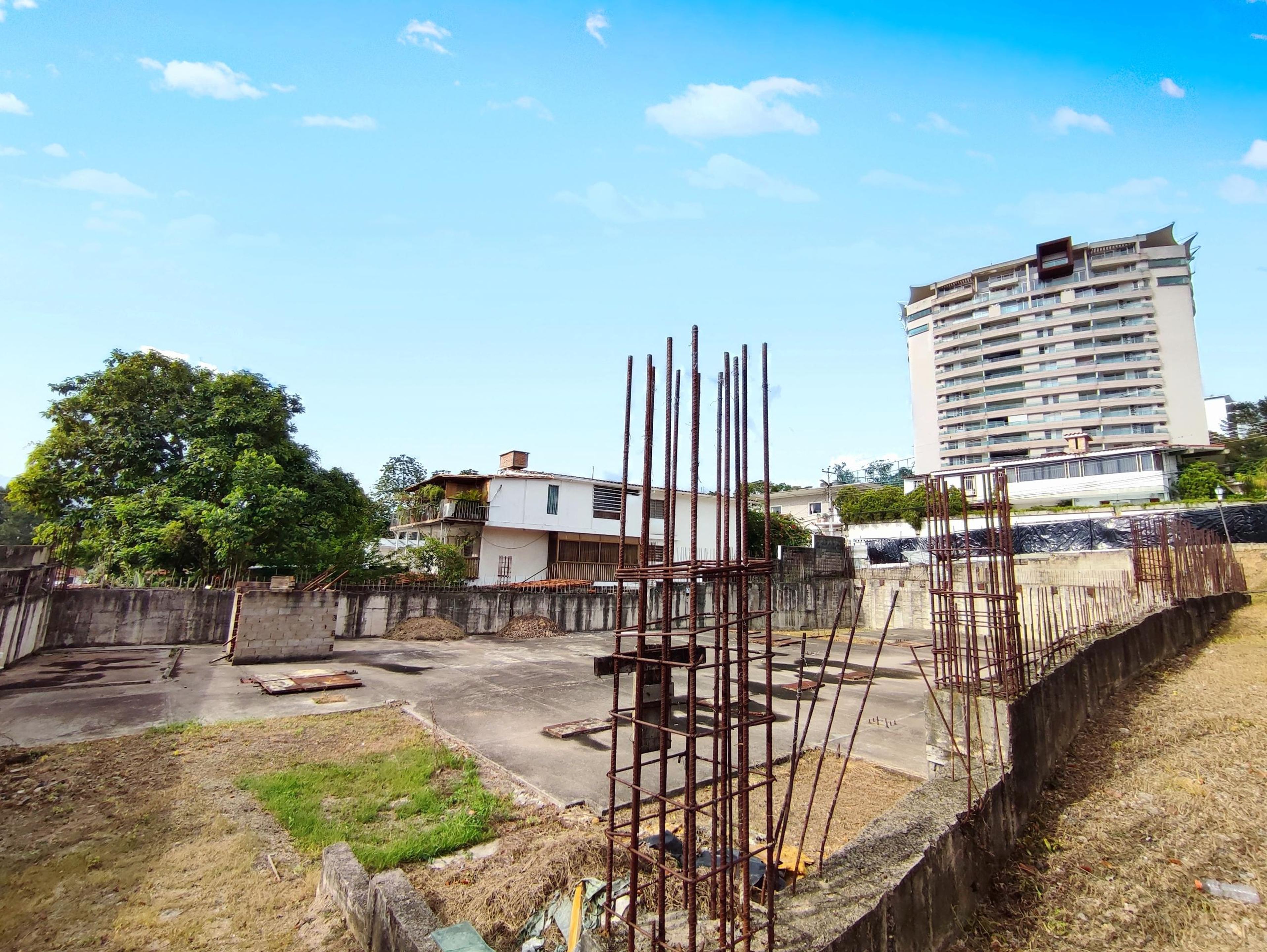 Terreno esquinero estratégico en Barrio Obrero con proyecto aprobado — foto 1