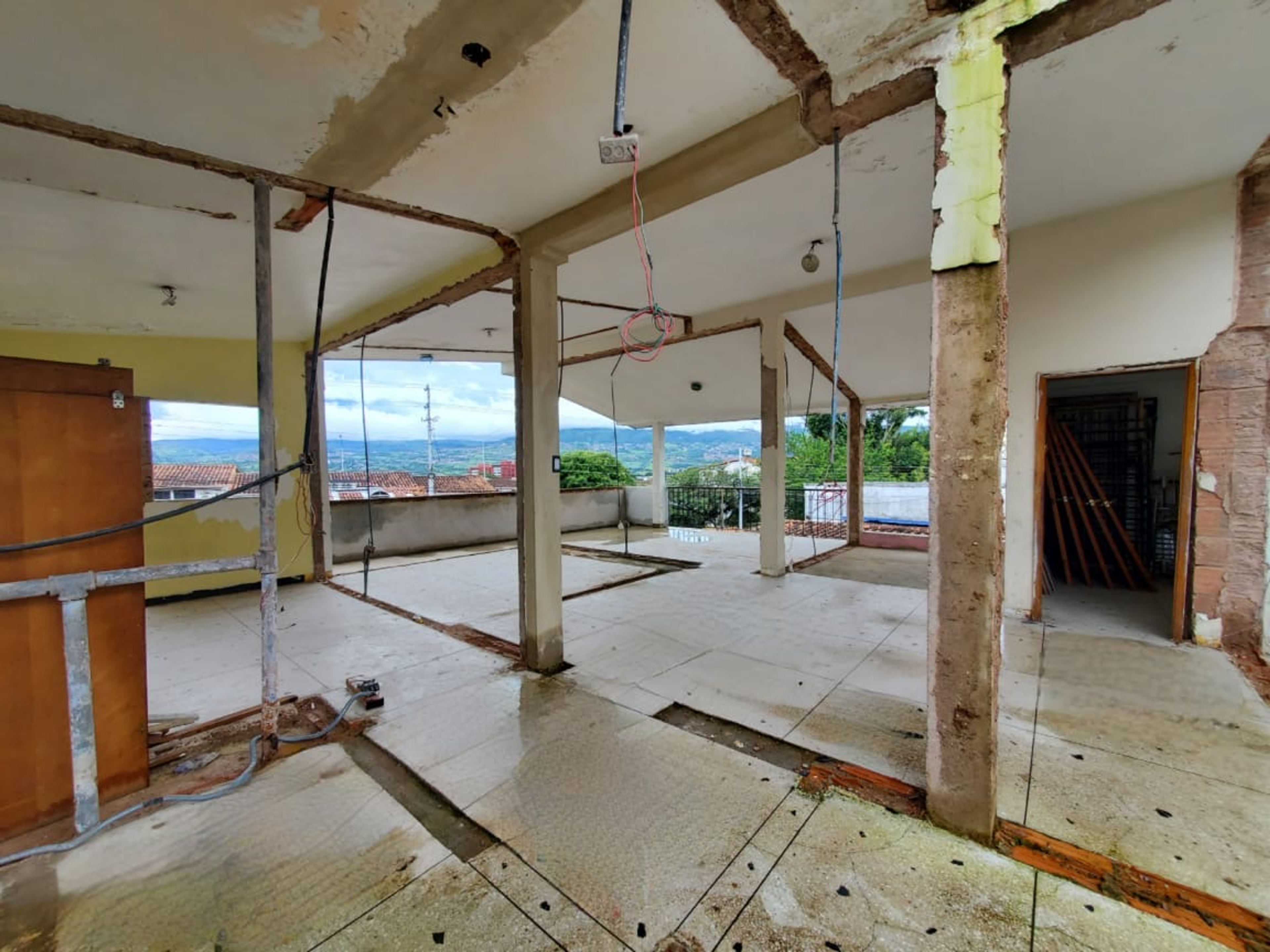 Casa doble propósito de 400 m² en Avenida Ferrero Tamayo para negocio y vivienda — foto 10