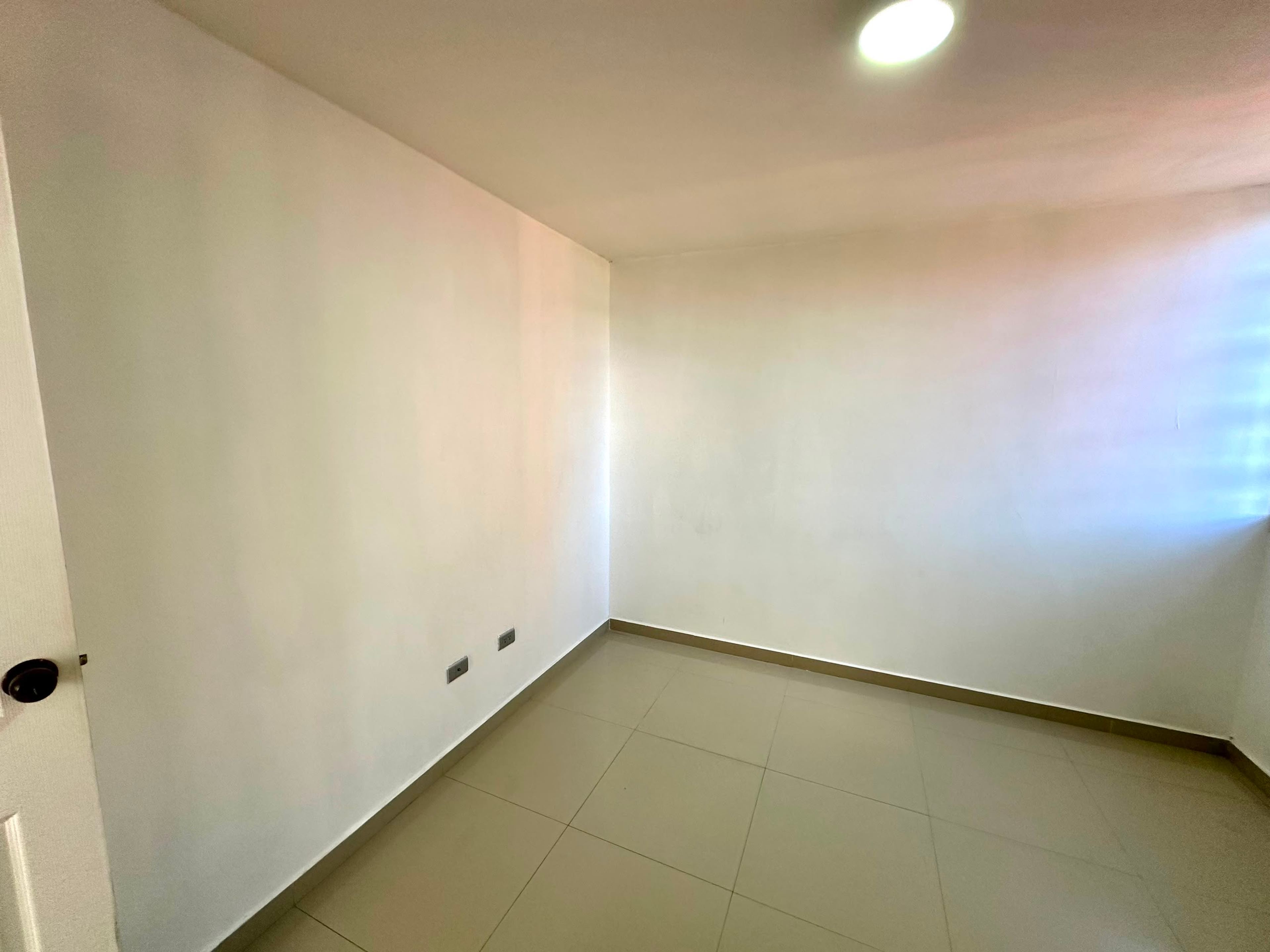 Apartamento semi amoblado en Avenida Rotaria con cocina equipada — foto 9