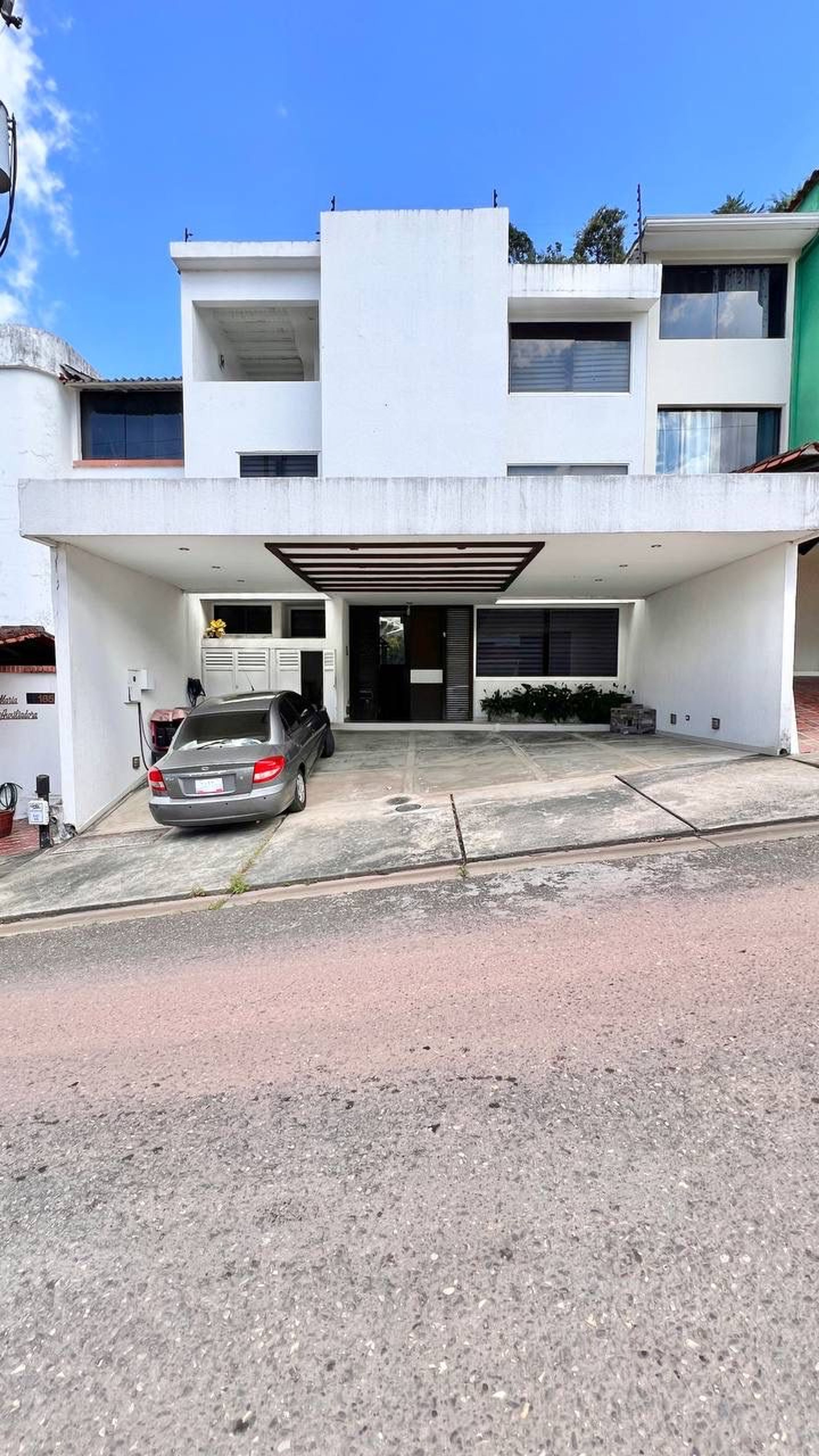 Casa de 500 m² de construcción con patio y área social en zona alta de Colinas de Pirineos — foto 11