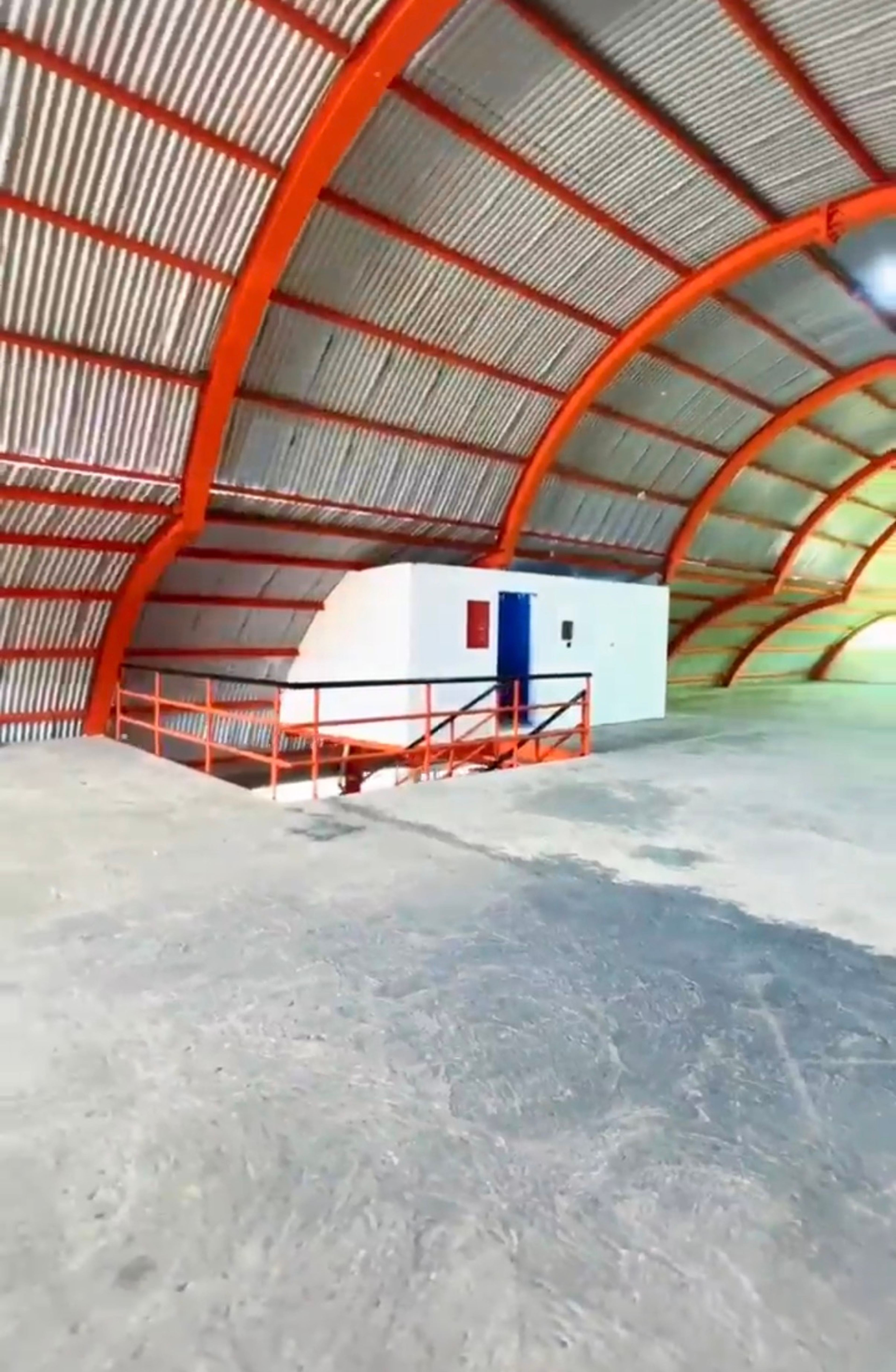 Galpón comercial de 2.263 m² en 3 niveles con transformador propio en La Concordia — foto 7