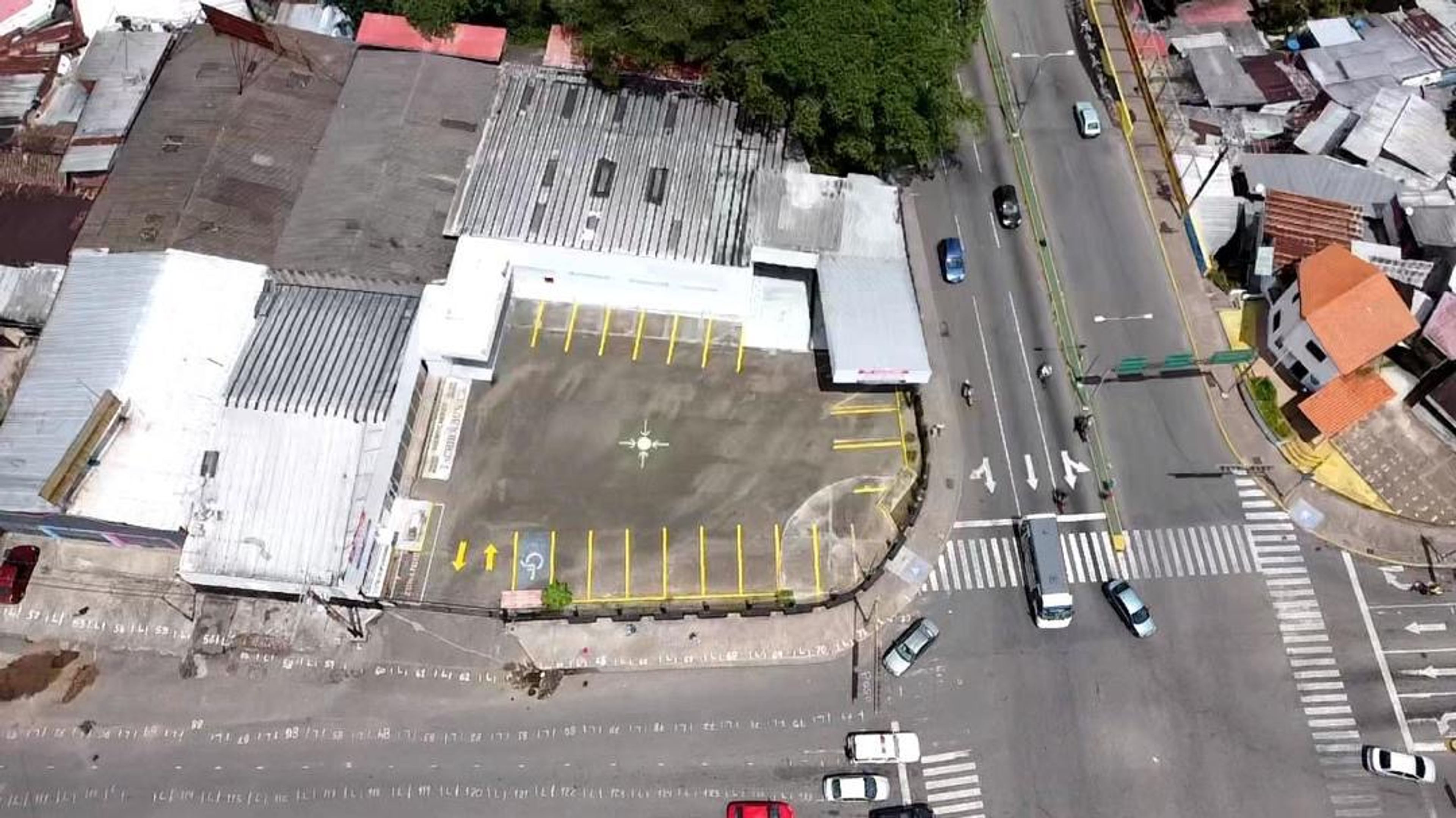 Propiedad comercial de alto impacto visual — foto 1