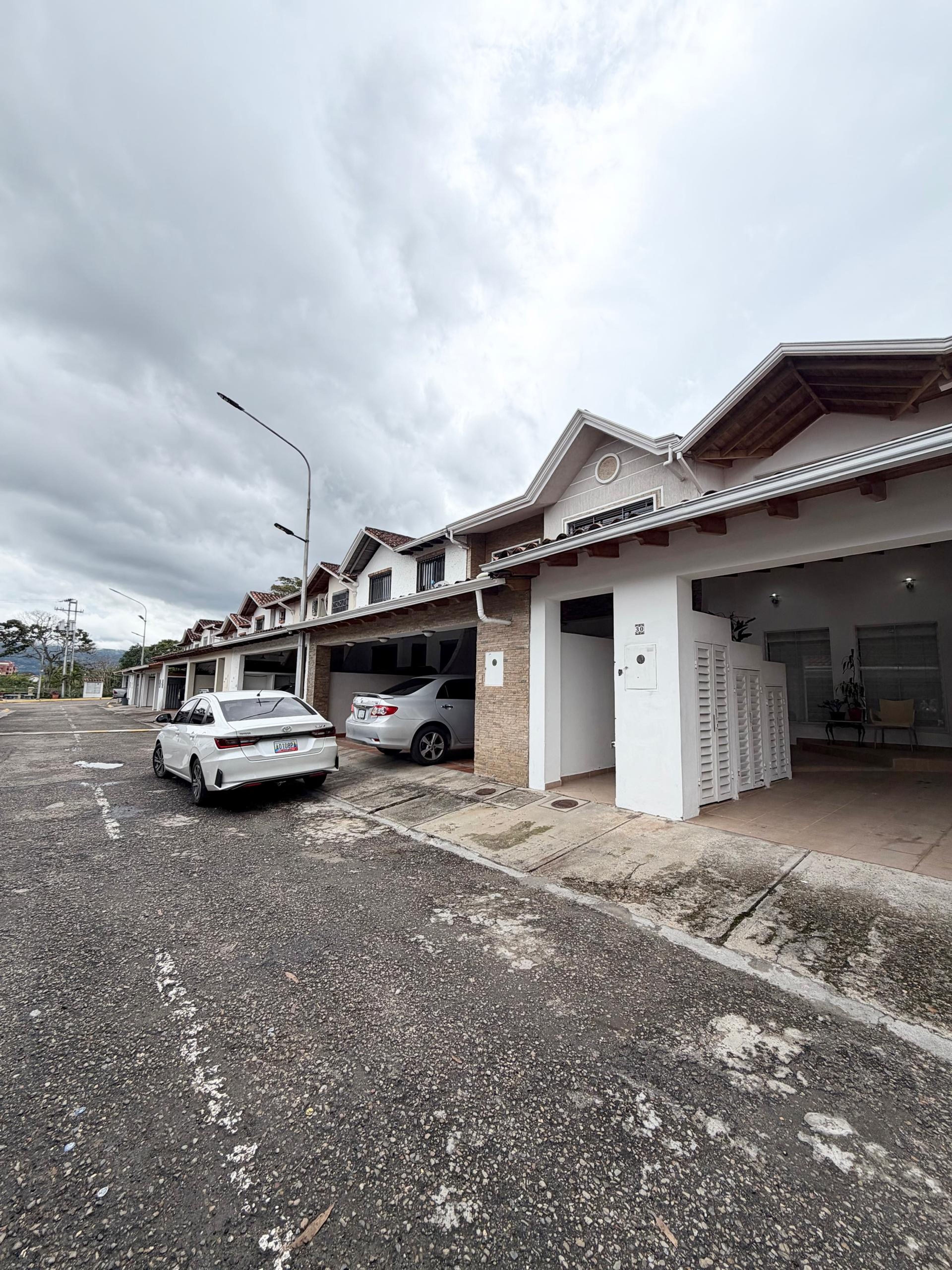 Casa o TownHouse en Pirineos I y II, San Cristóbal — foto 1