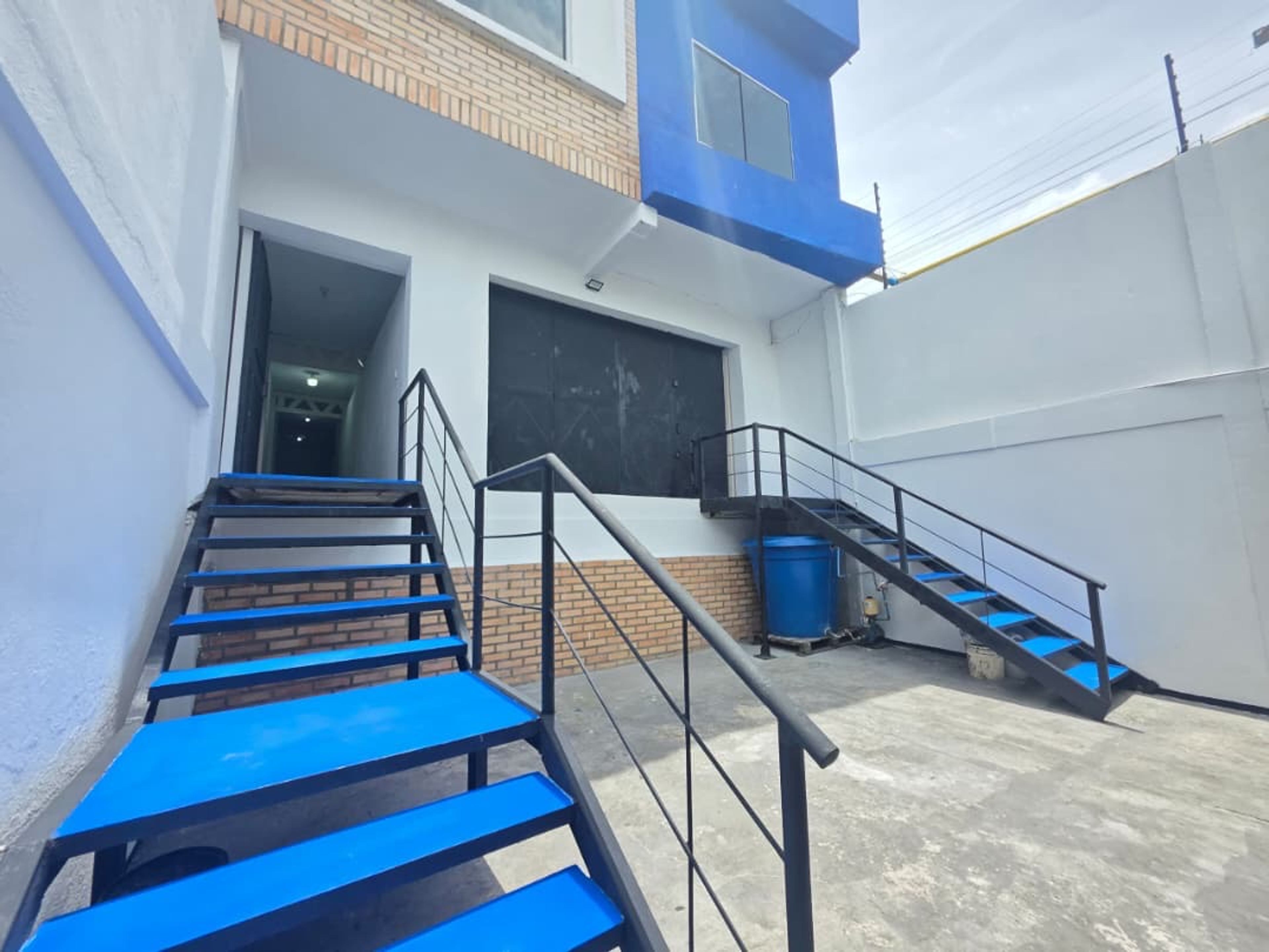 Edificio comercial estratégico en la vía principal de Santa Teresa, Barrio Bolívar — foto 5