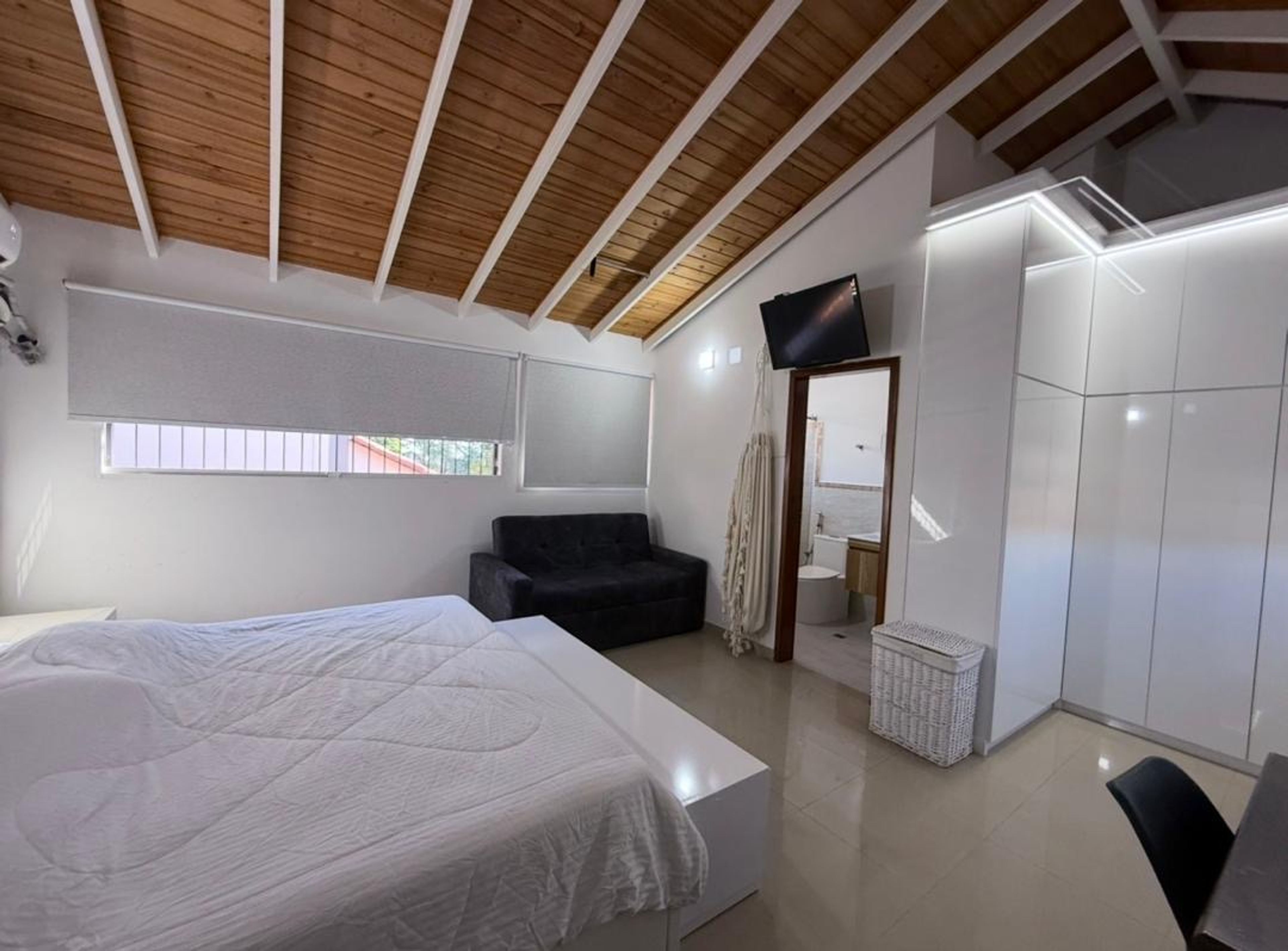 Casa moderna de 3 niveles en Terrazas de Pirineos — foto 12