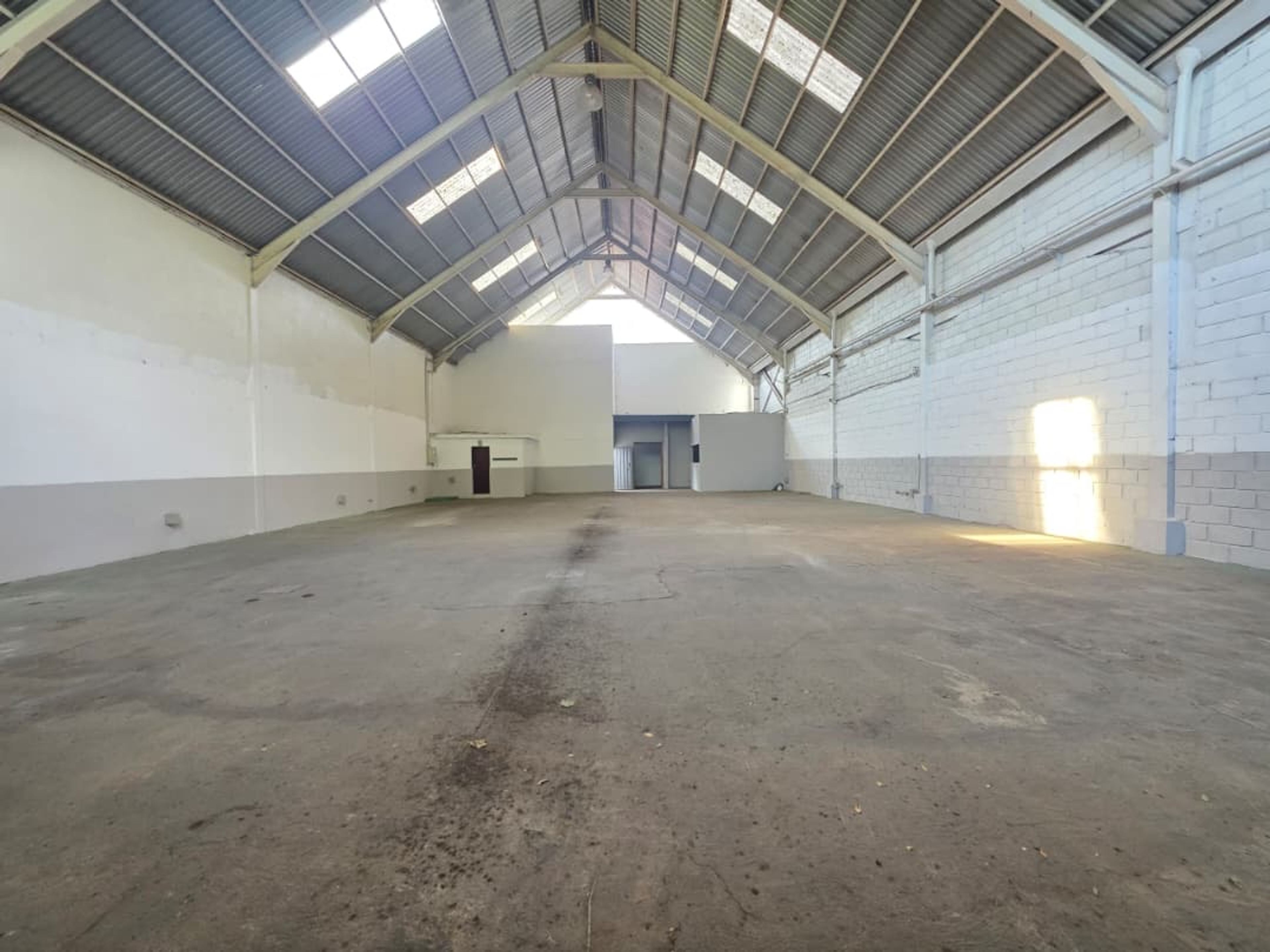 Galpón estratégico e ideal para almacenamiento en la Zona Industrial de Paramillo — foto 6