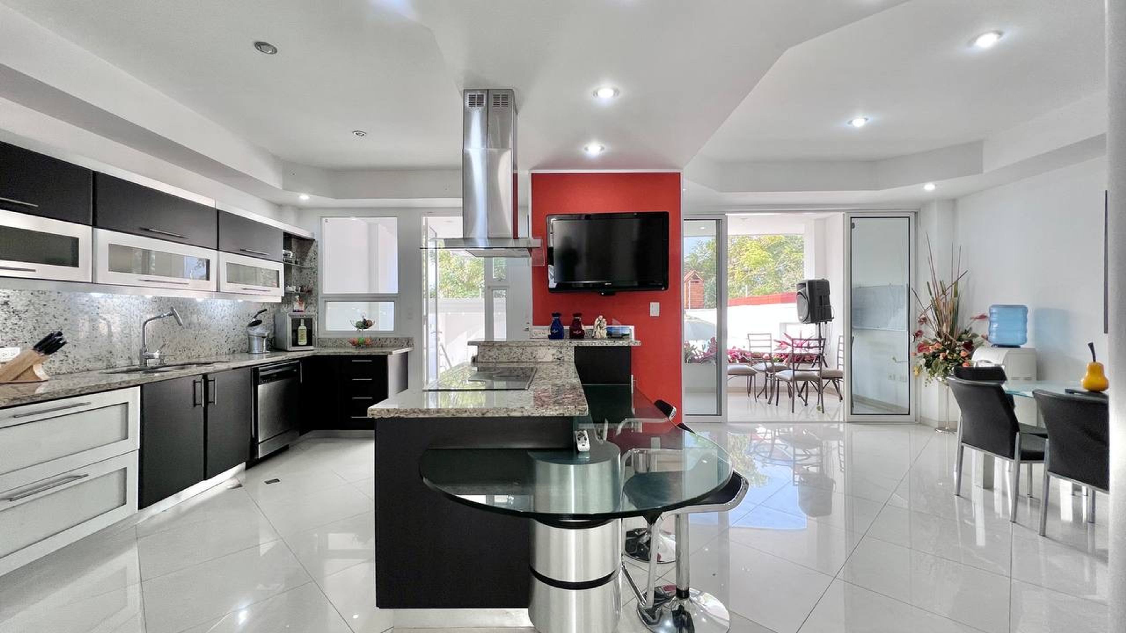 Casa moderna de 3 niveles con piscina climatizada en Urbanización Portofino — foto 10