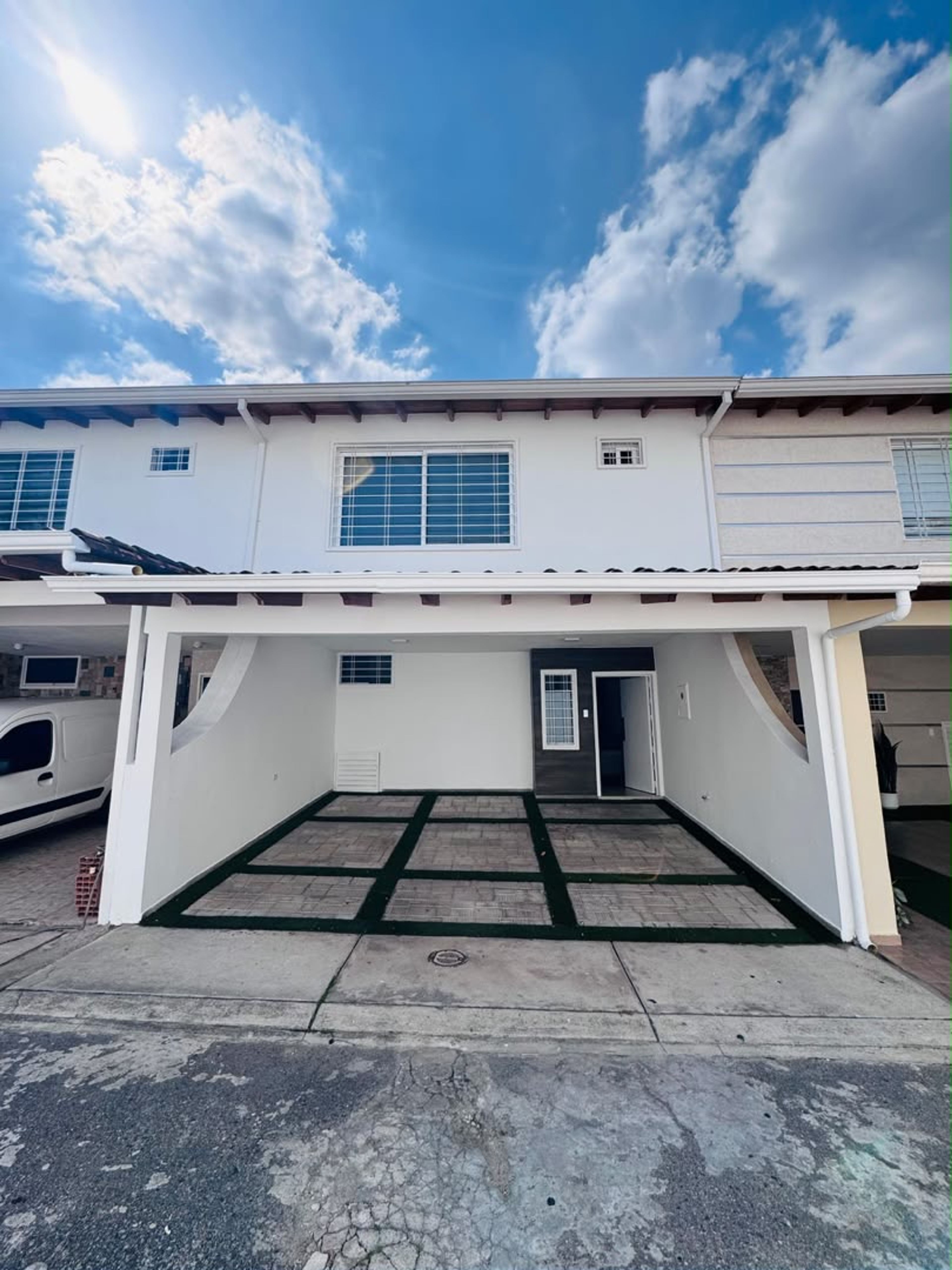 Casa o TownHouse en La Castellana, San Cristóbal — foto 1