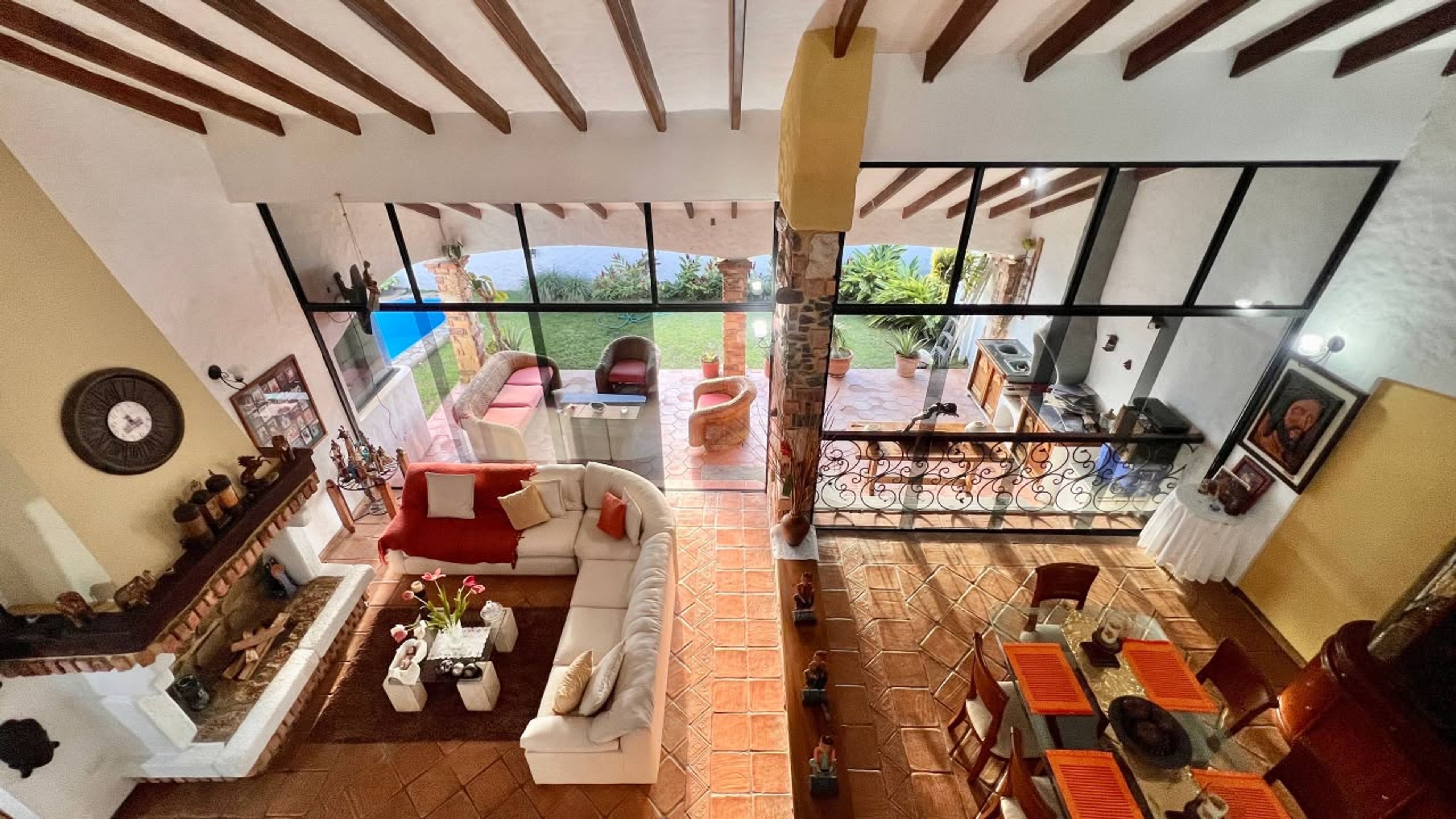 Imponente residencia de 560 m² con terraza y jardín en Colinas de Pirineos — foto 8