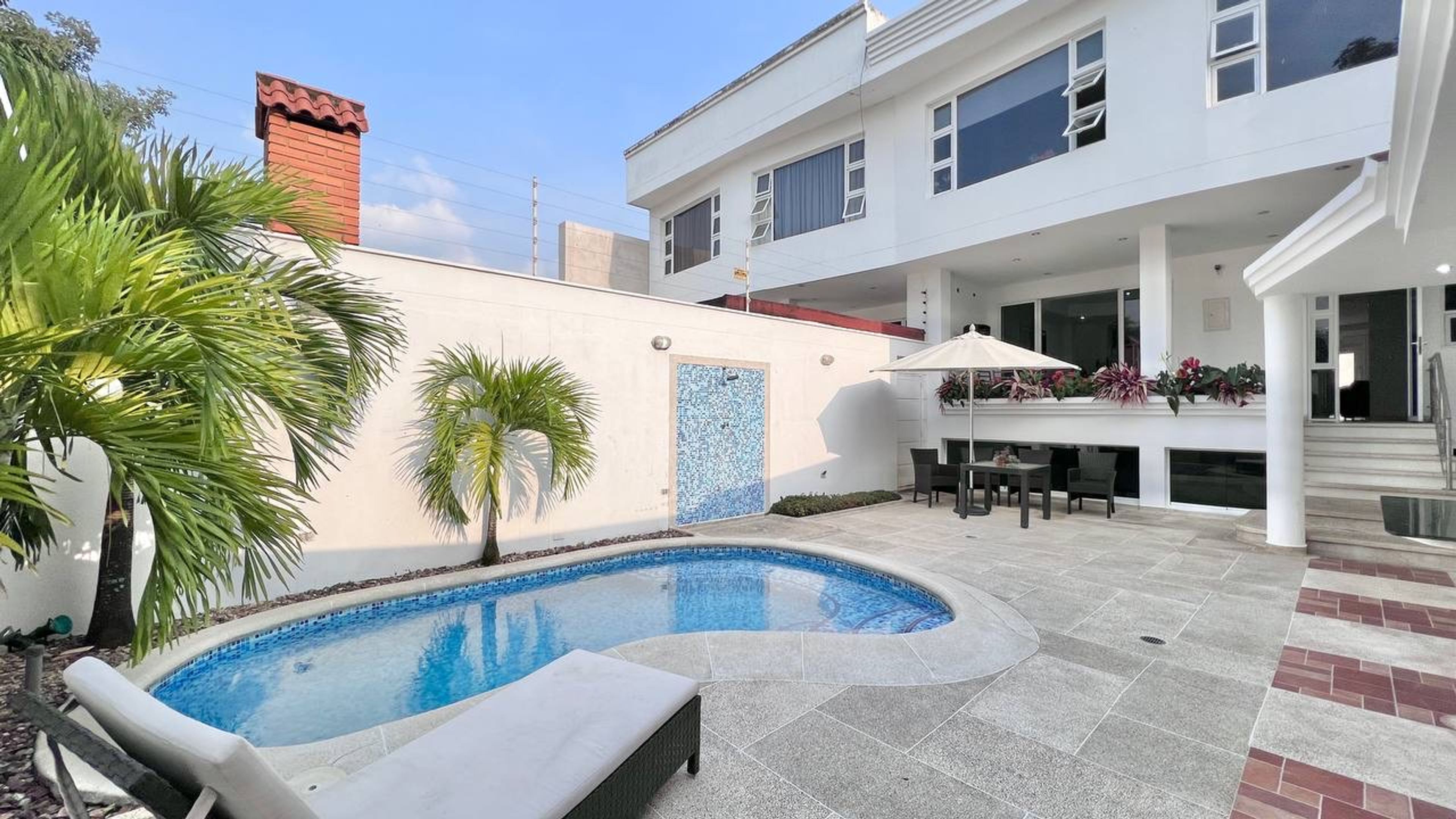 Casa moderna de 3 niveles con piscina climatizada en Urbanización Portofino — foto 11