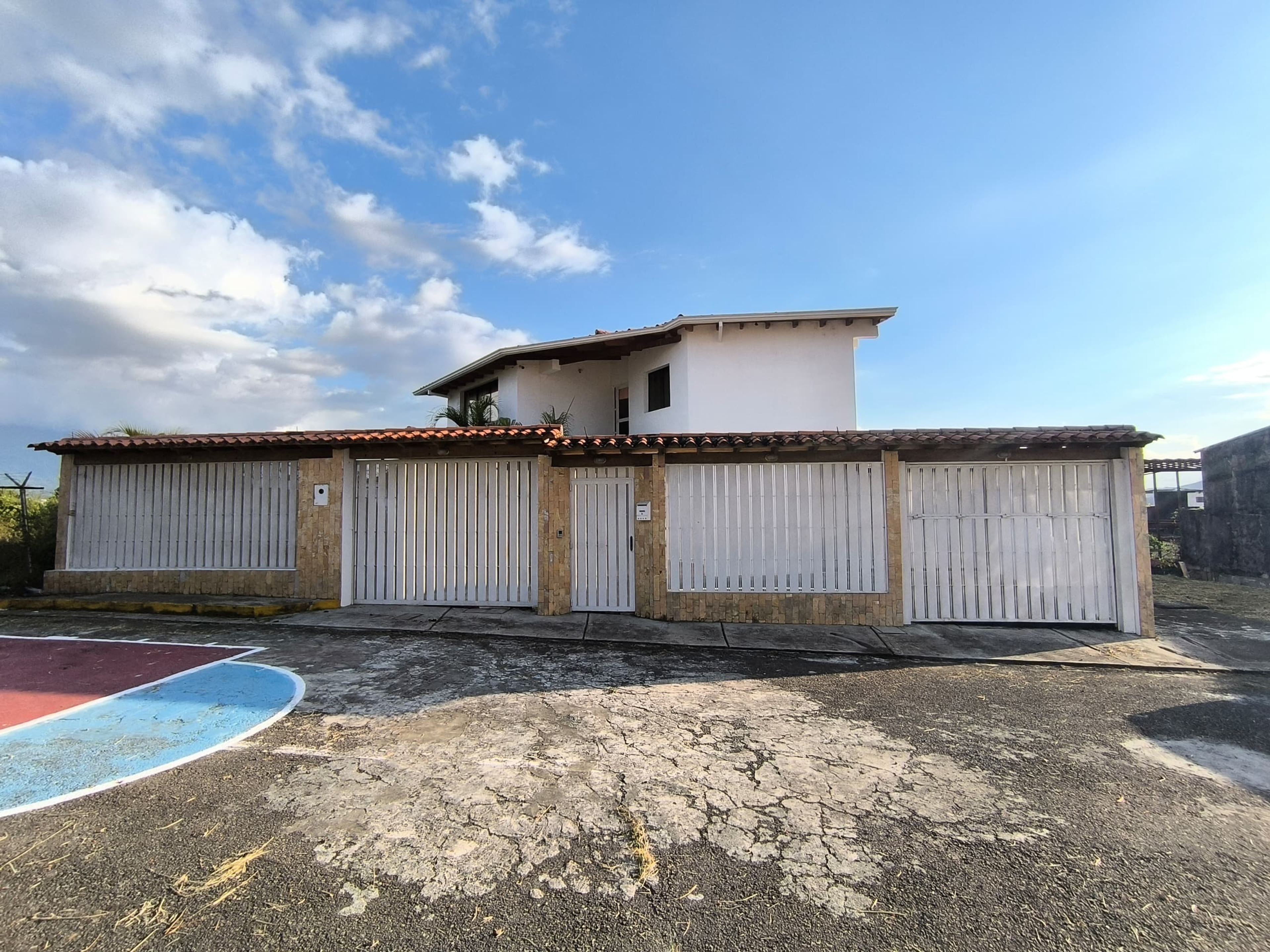 Amplia residencia con piscina y área social en Urb. Manzanares 1, Altos de Las Margaritas — foto 10