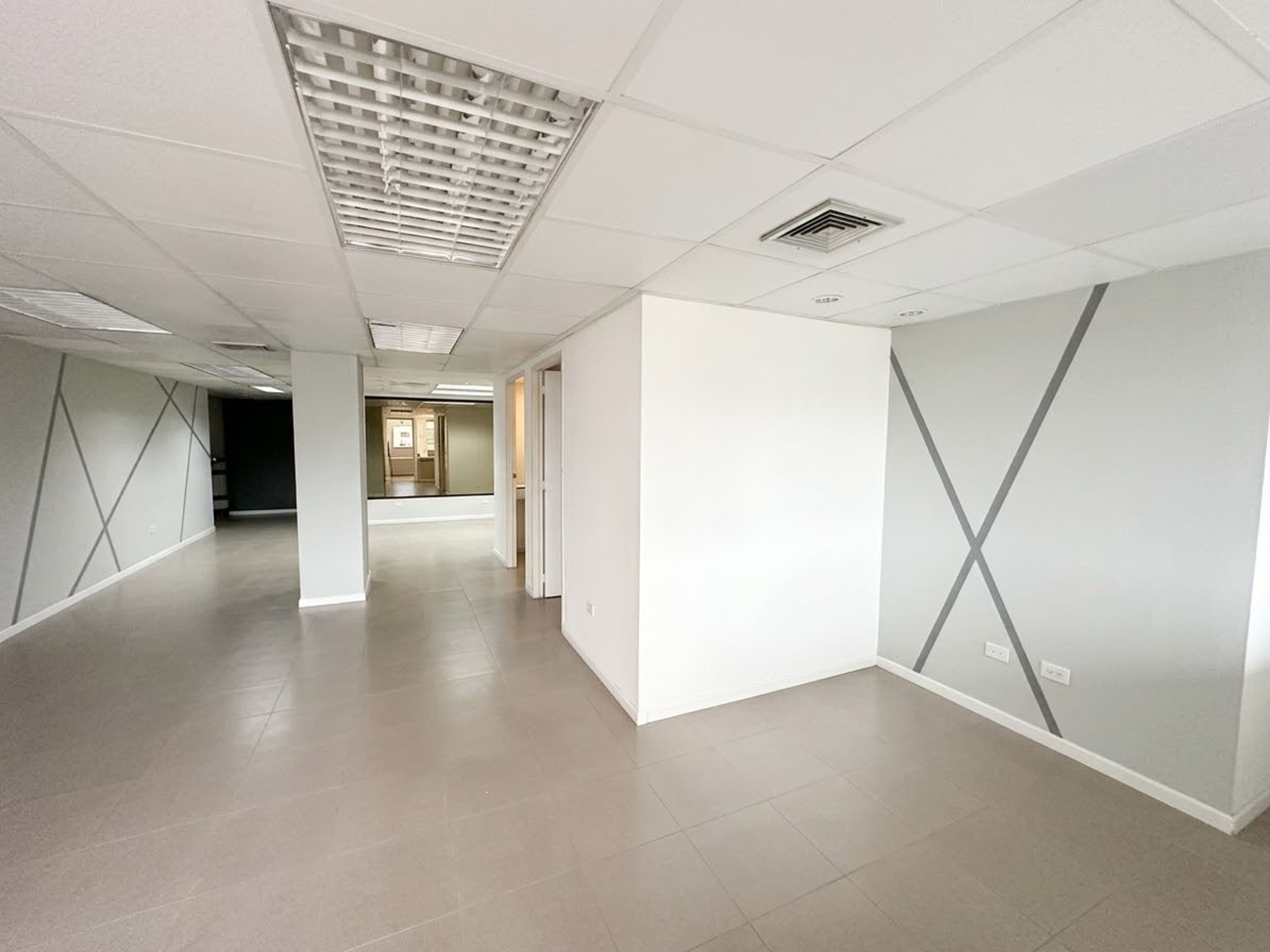Oficina corporativa equipada en Torre Capeccio, Barrio Obrero — foto 11
