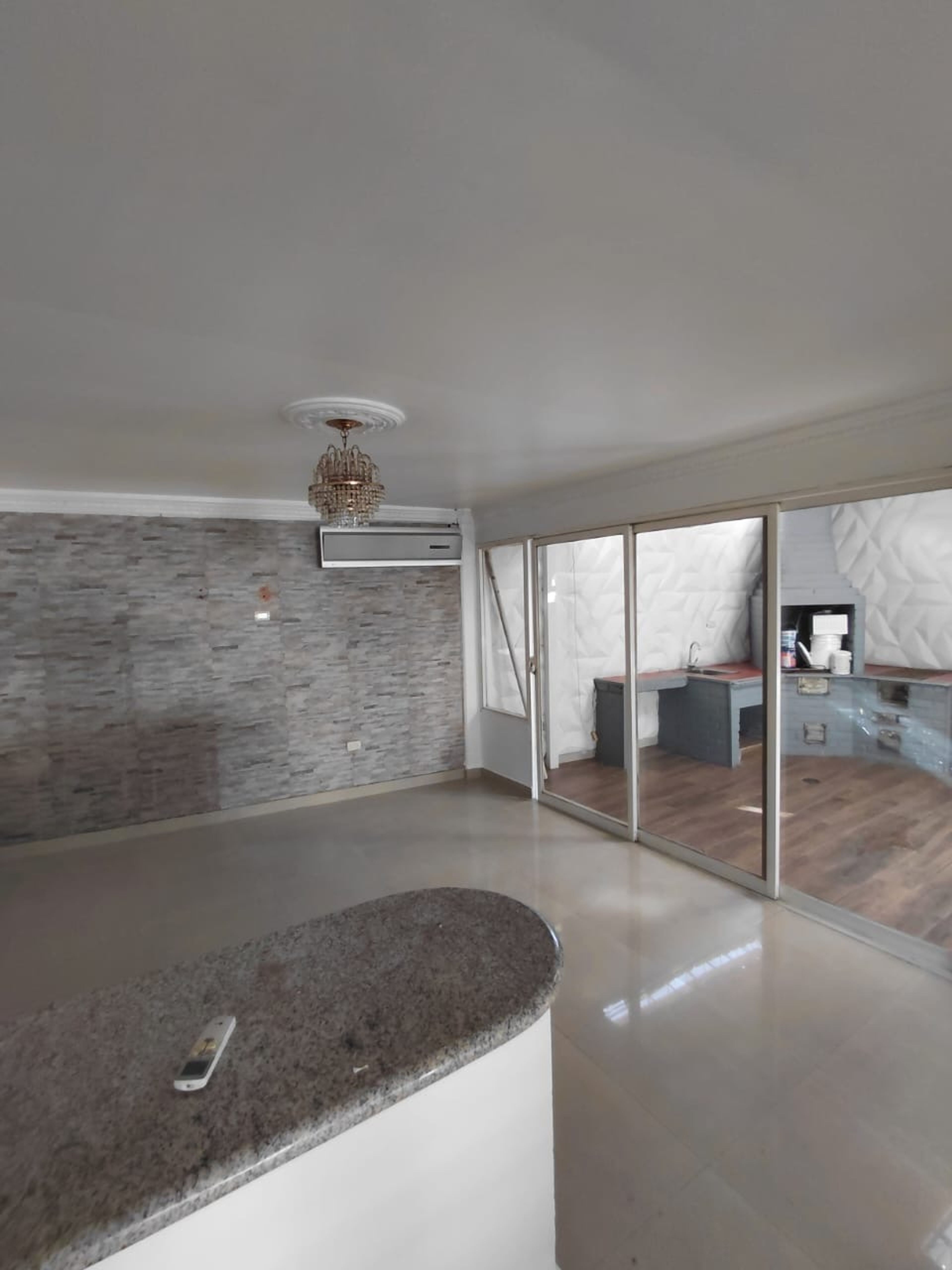 Casa de 220 m² en urbanismo privado Demócrata Suites en La Guayana — foto 7