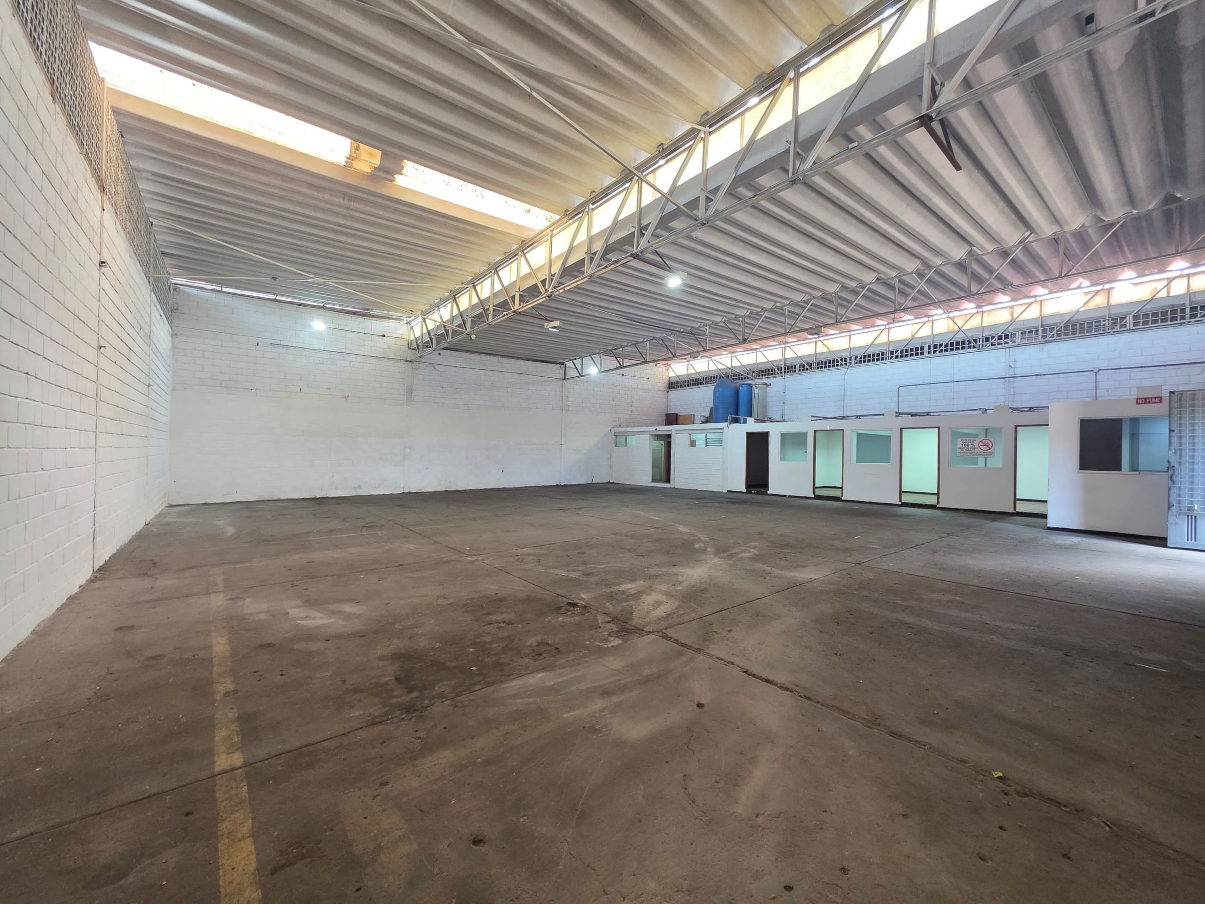 Galpón operacional con oficinas en Centro Industrial La Fabilosa II, Paramillo — foto 7