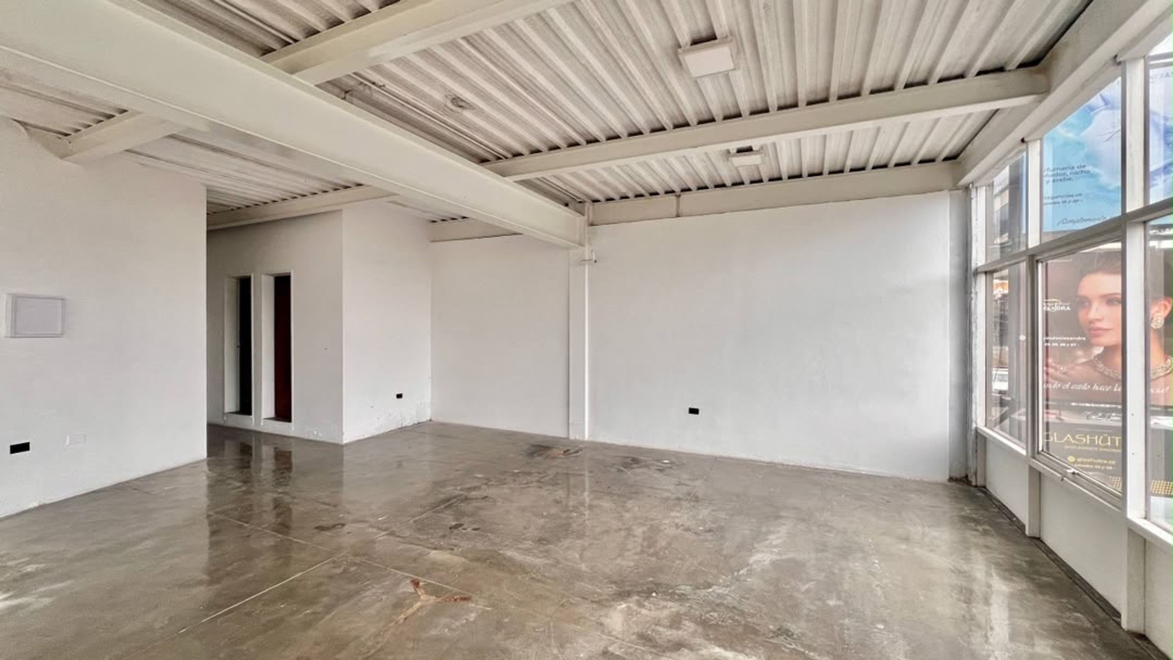 Local comercial en Barrio Obrero con bonitas vistas  — foto 12