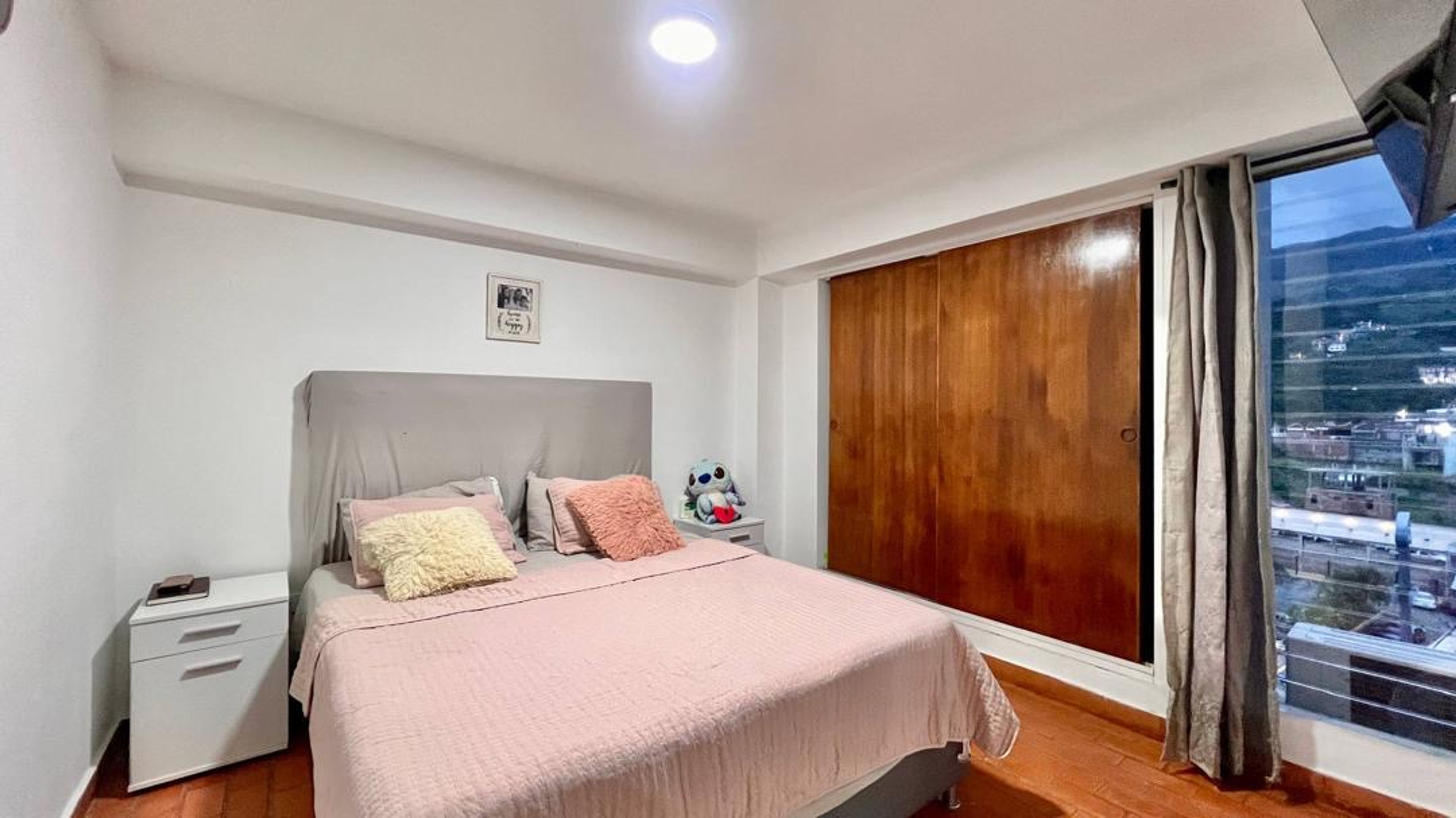 Apartamento remodelado con opción de financiamiento en Residencias La Hacienda — foto 6