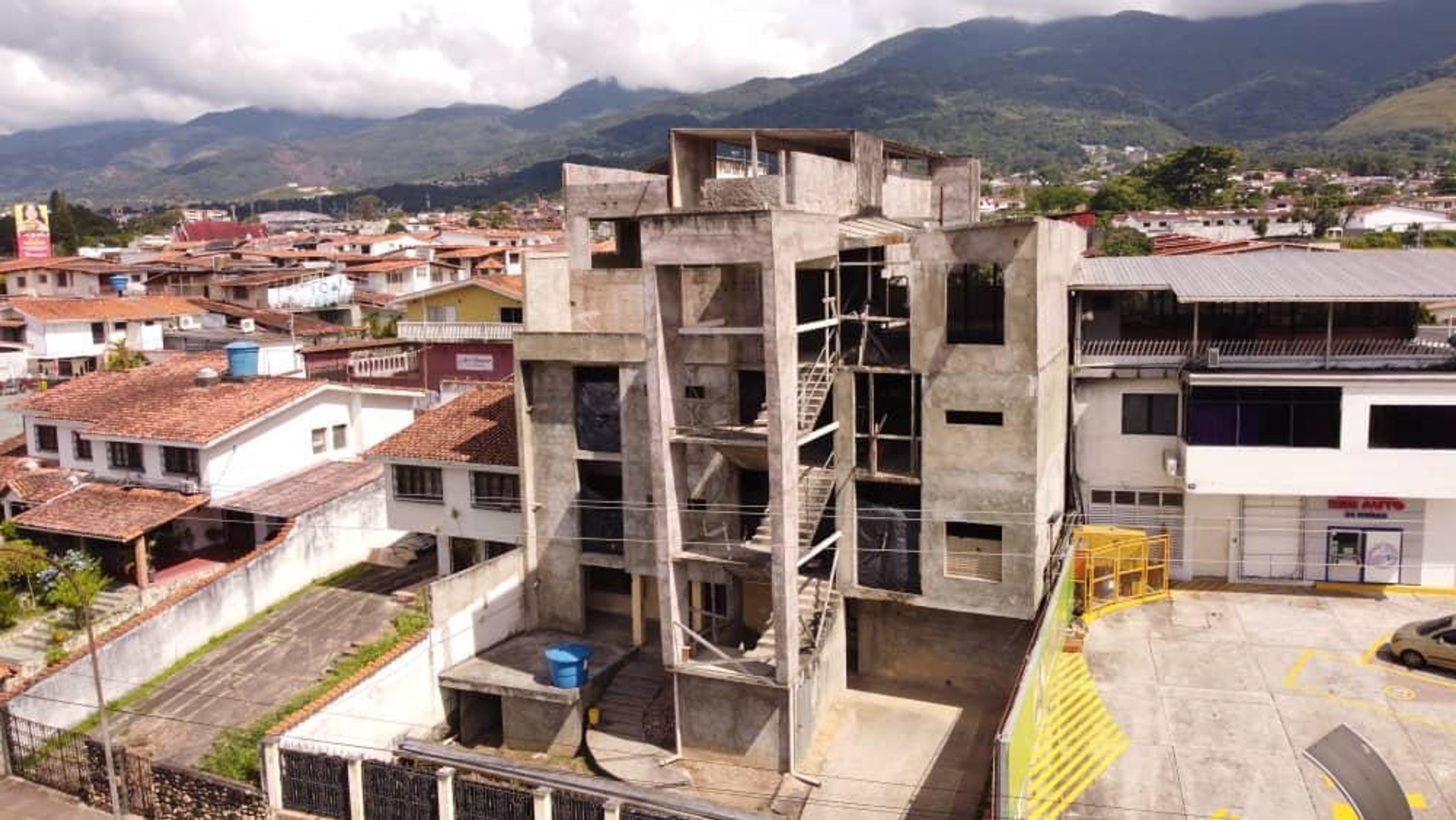 Edificio en obra negra de 2.650 m² con aval del MPPS en Avenida España, Pueblo Nuevo — foto 6