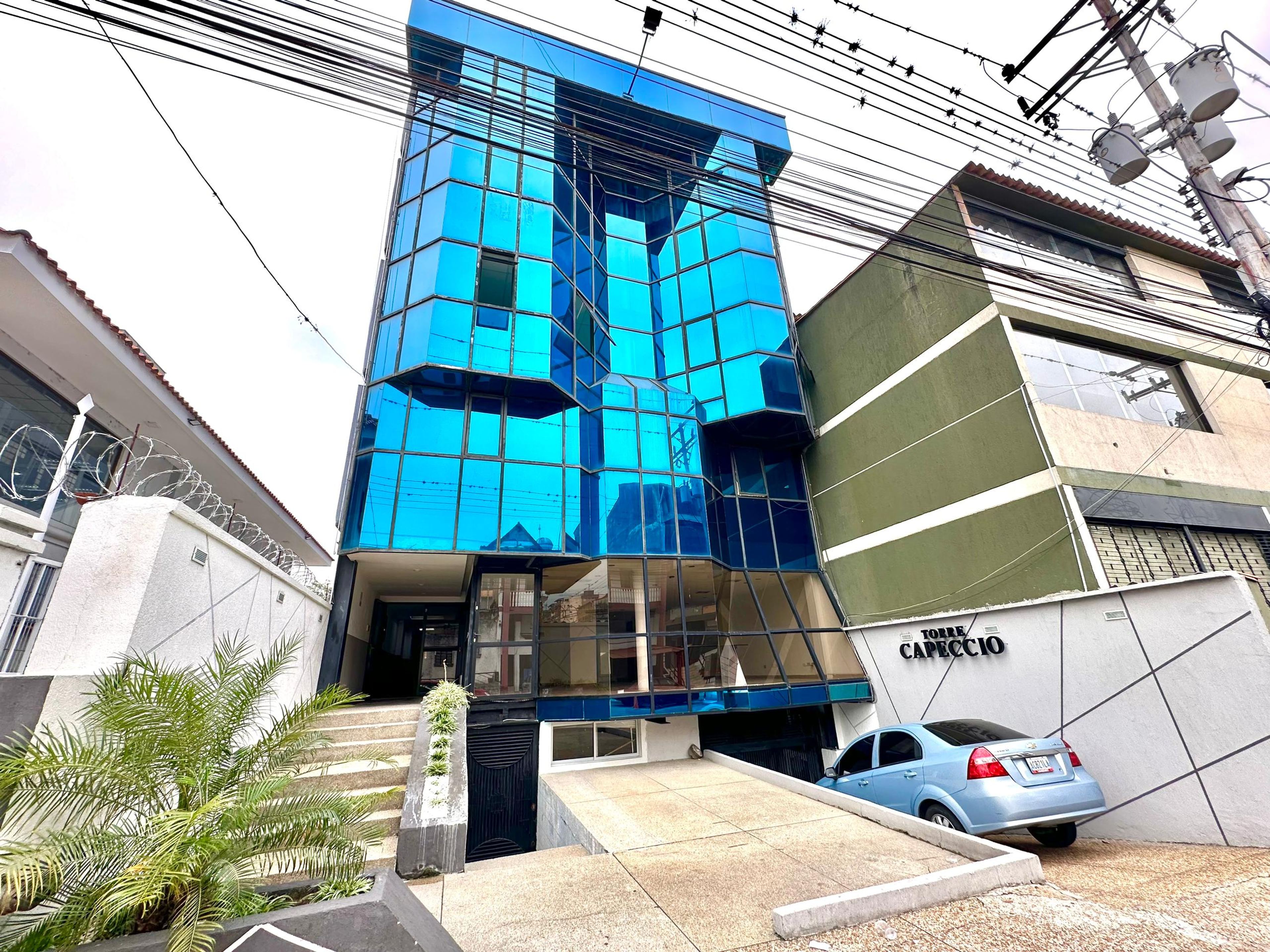 Local comercial a pie de calle en Torre Capeccio, Barrio Obrero — foto 2