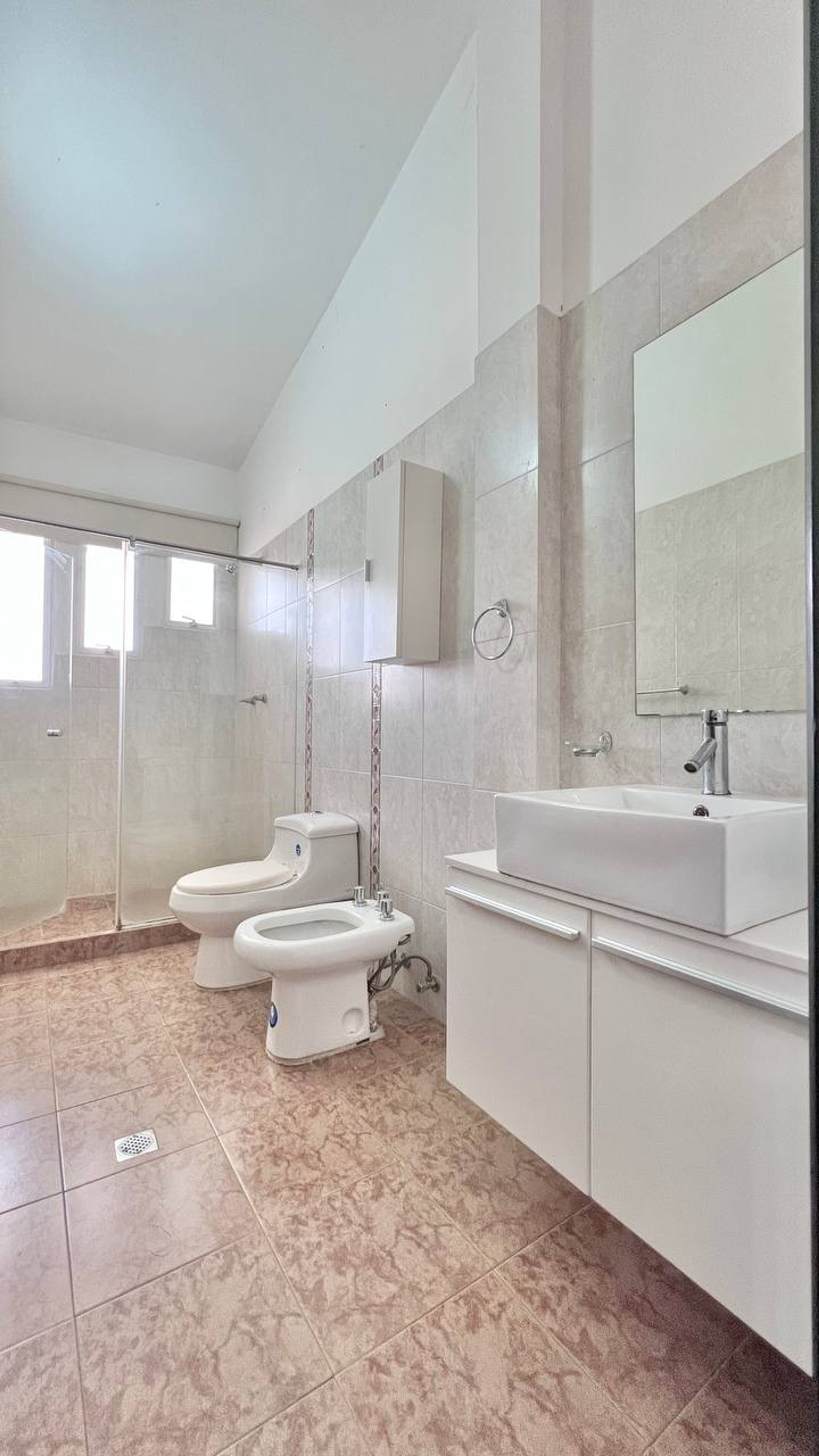 Casa moderna de 3 niveles con piscina climatizada en Urbanización Portofino — foto 17