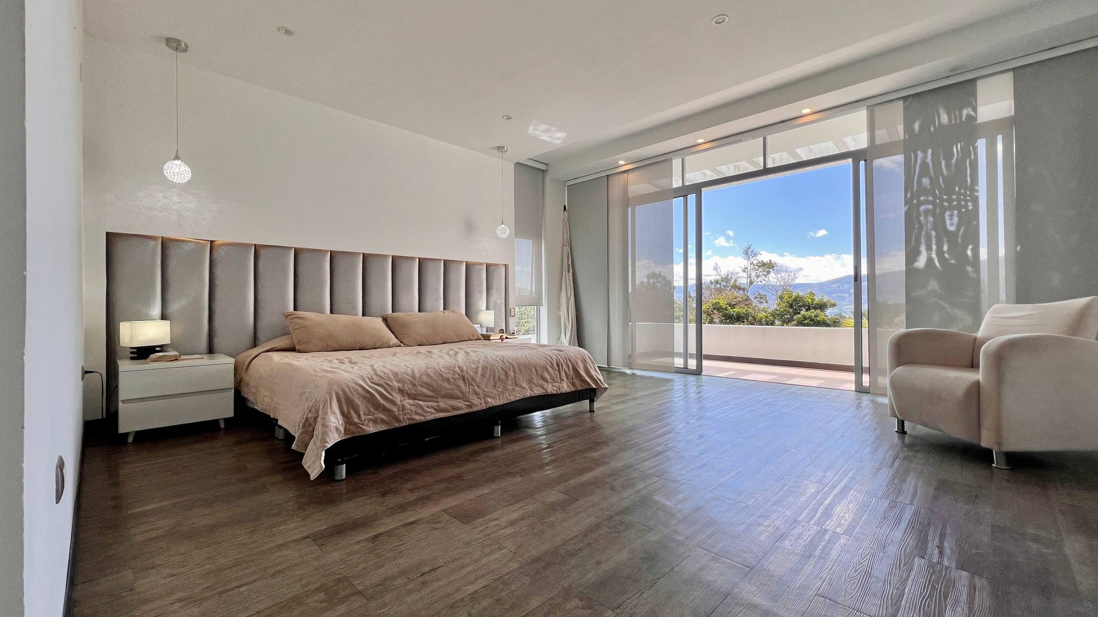 Casa moderna de 472 m² con piscina infinita y vista panorámica — foto 14