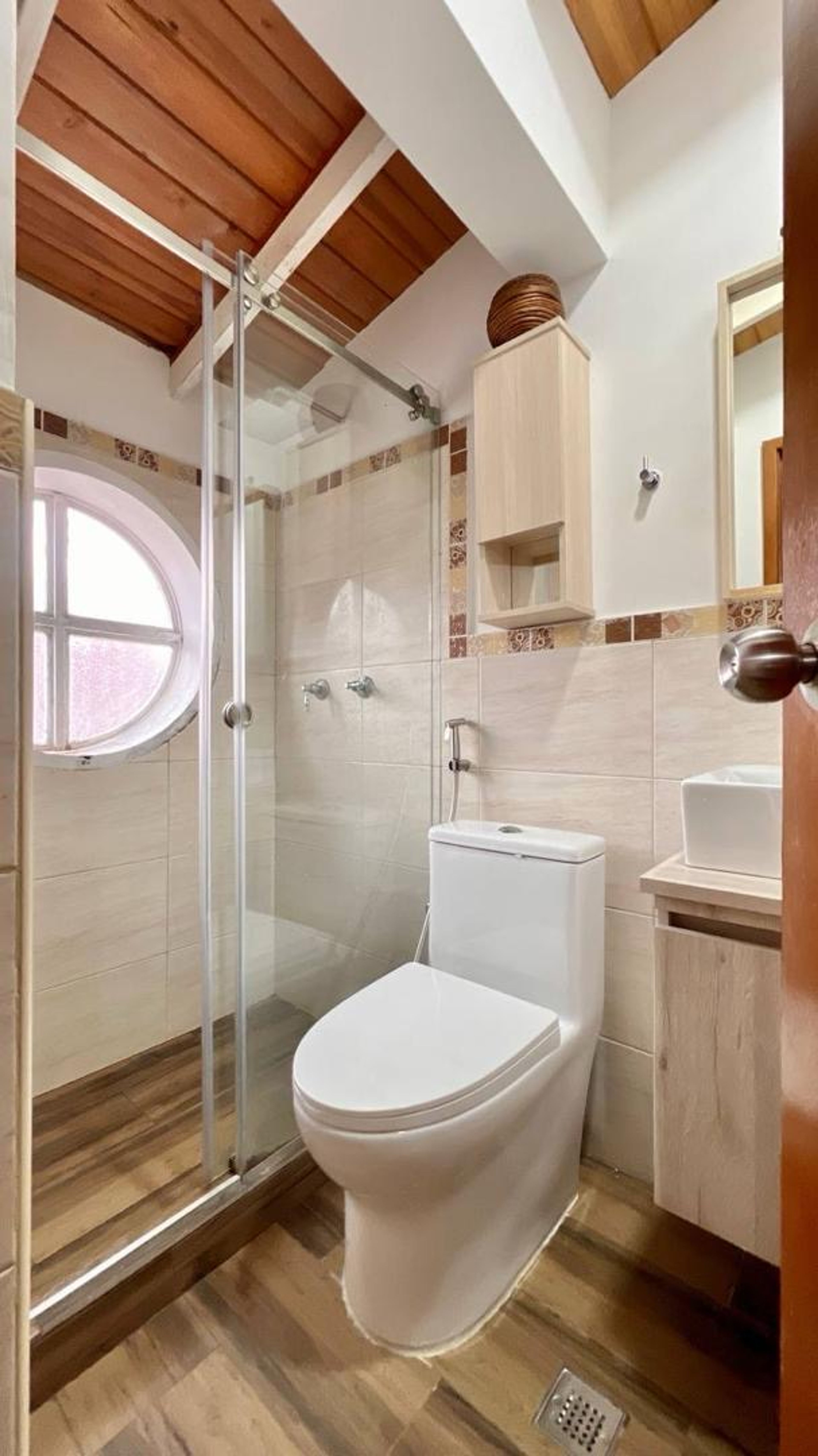 Casa moderna de 3 niveles en Terrazas de Pirineos — foto 8