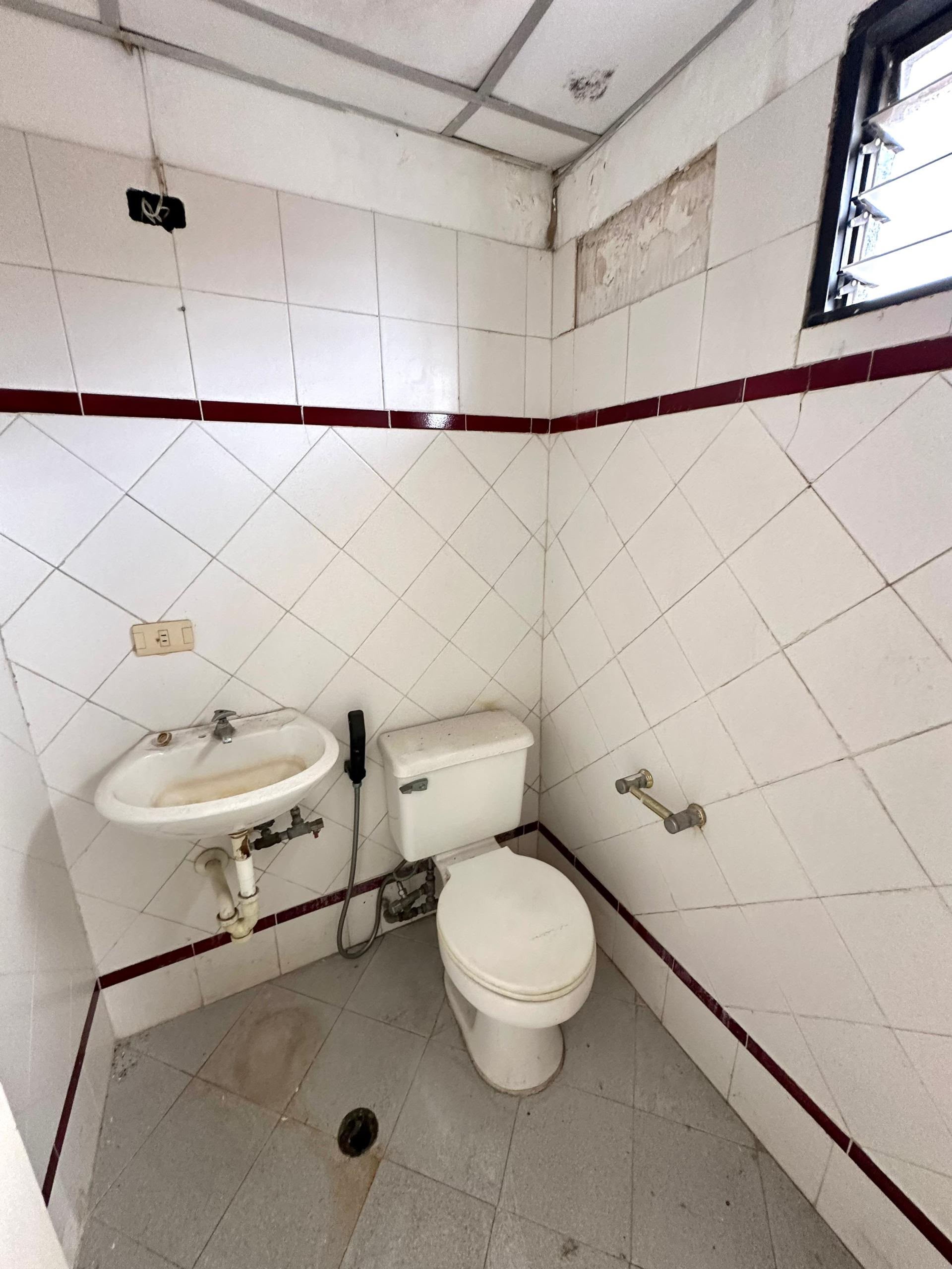 Oficina en el Centro Profesional Pirineos de Barrio Obrero — foto 8